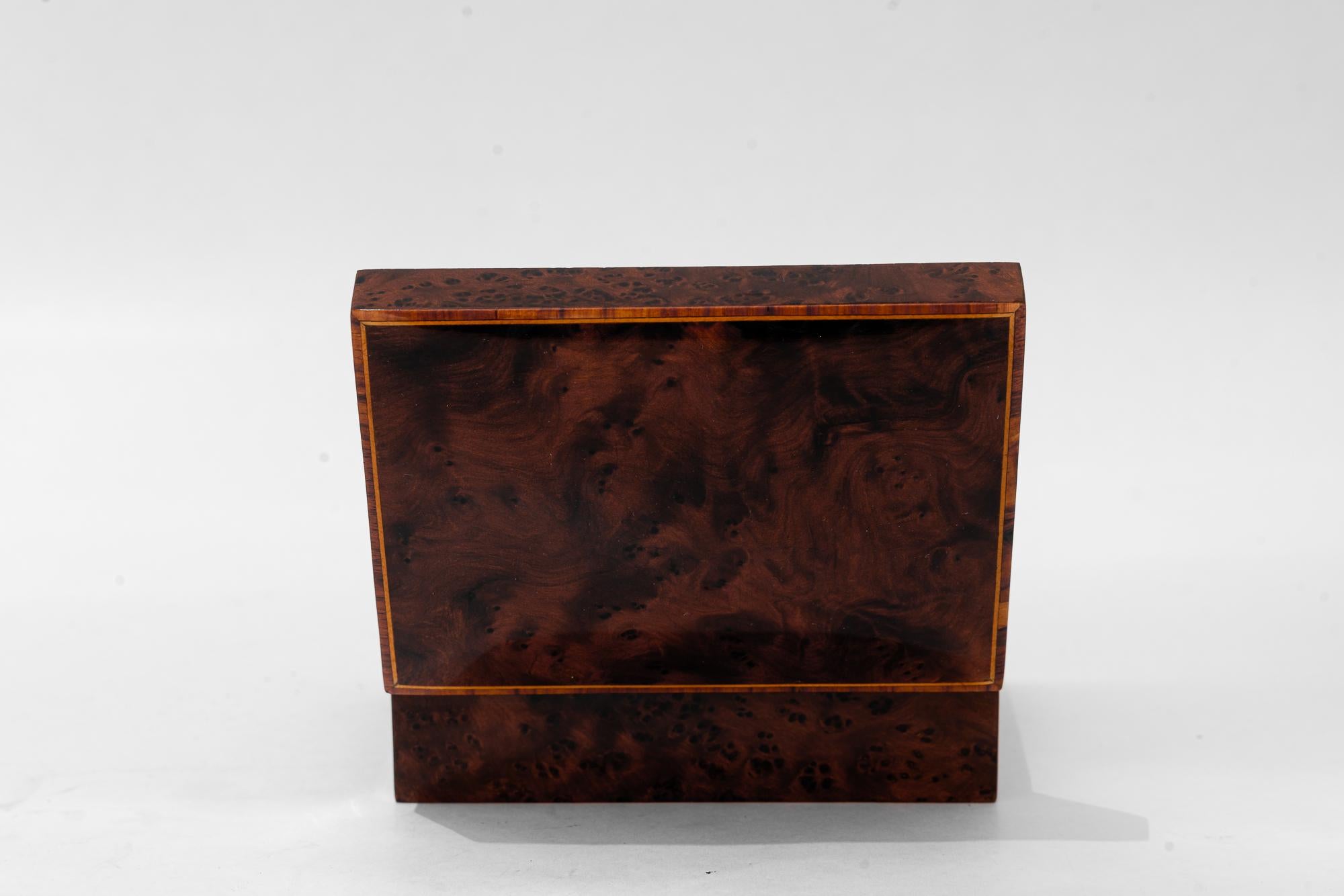 Birdseye wood box with inlays on the edges vienna around 1920s For Sale 3