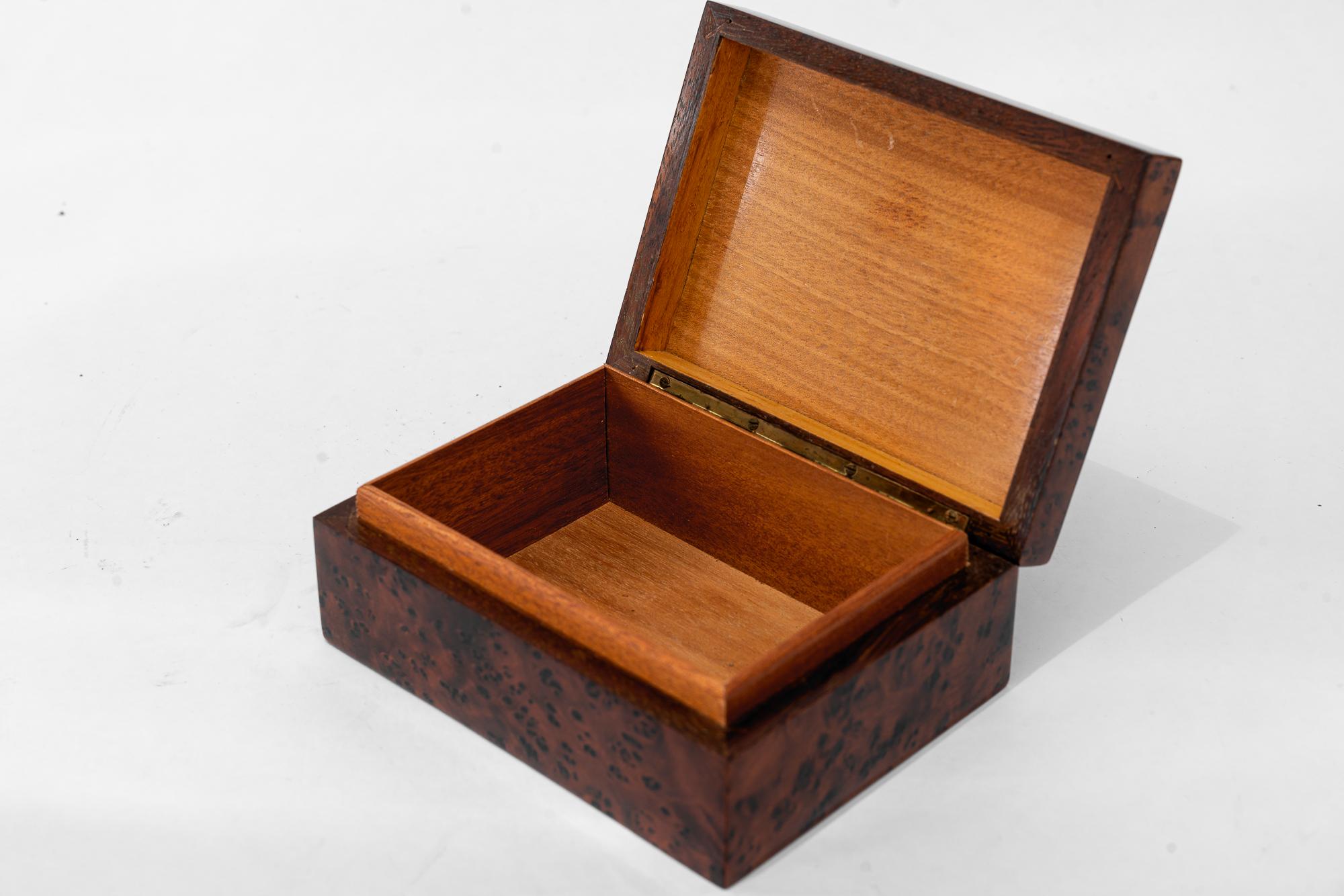 Birdseye wood box with inlays on the edges vienna around 1920s For Sale 4