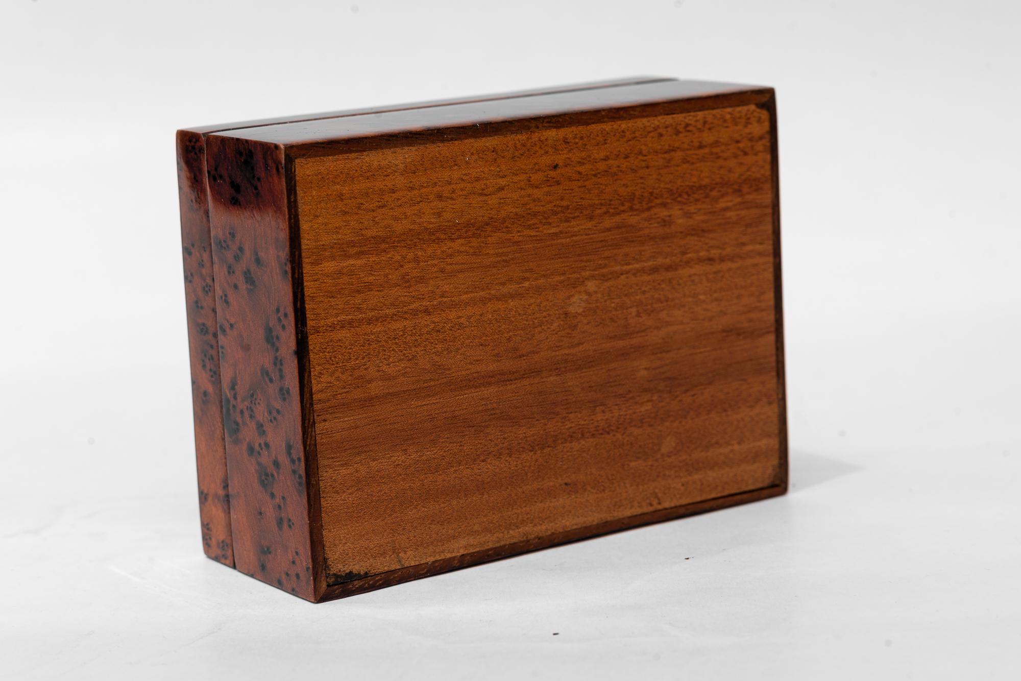 Birdseye wood box with inlays on the edges vienna around 1920s For Sale 5