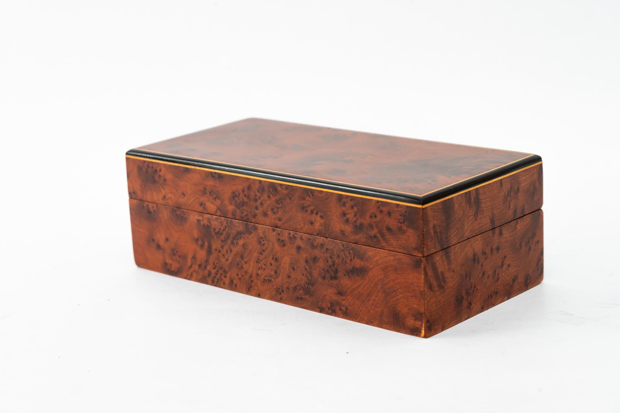 Birdseye wood box with inlays on the edges vienna around 1920s
Hand polished
