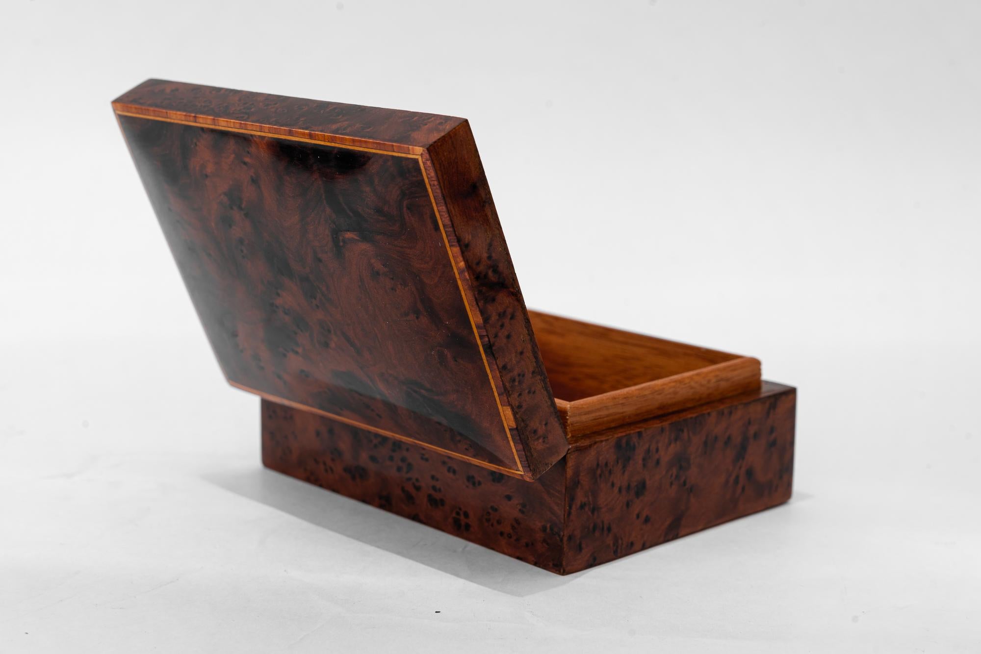 Birdseye wood box with inlays on the edges vienna around 1920s For Sale 1
