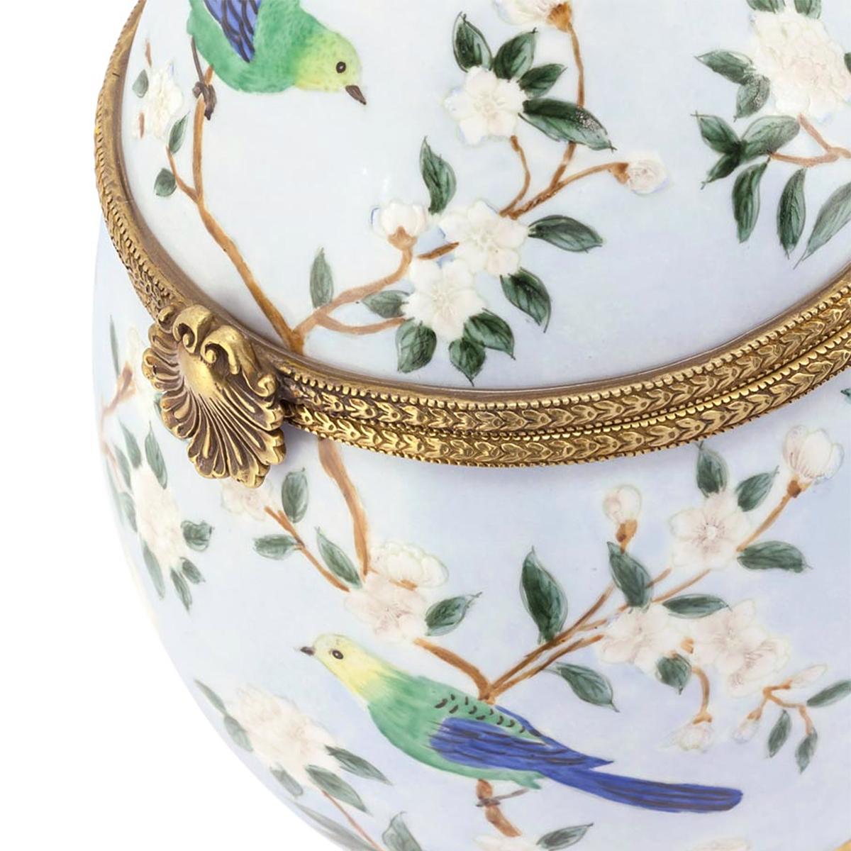 Bronze Boîte à oiseaux en porcelaine en vente