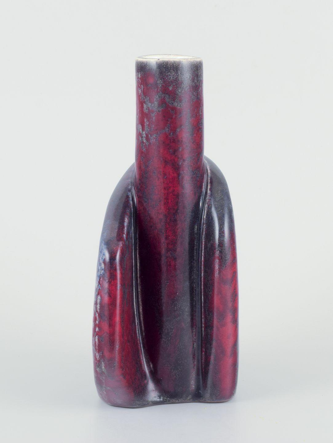 PRE-OWNED GOODS ARE EXEMPT FROM IMPORT TARIFFS FOR U.S., UK, AUSTRALIAN & CANADIAN CUSTOMERS.   
THEREFORE, NO IMPORT TARIFFS WILL BE APPLICABLE TO YOUR PURCHASE. 

Birger Åström (1931-2020), Swedish ceramicist.
Unique ceramic vase. Organic
