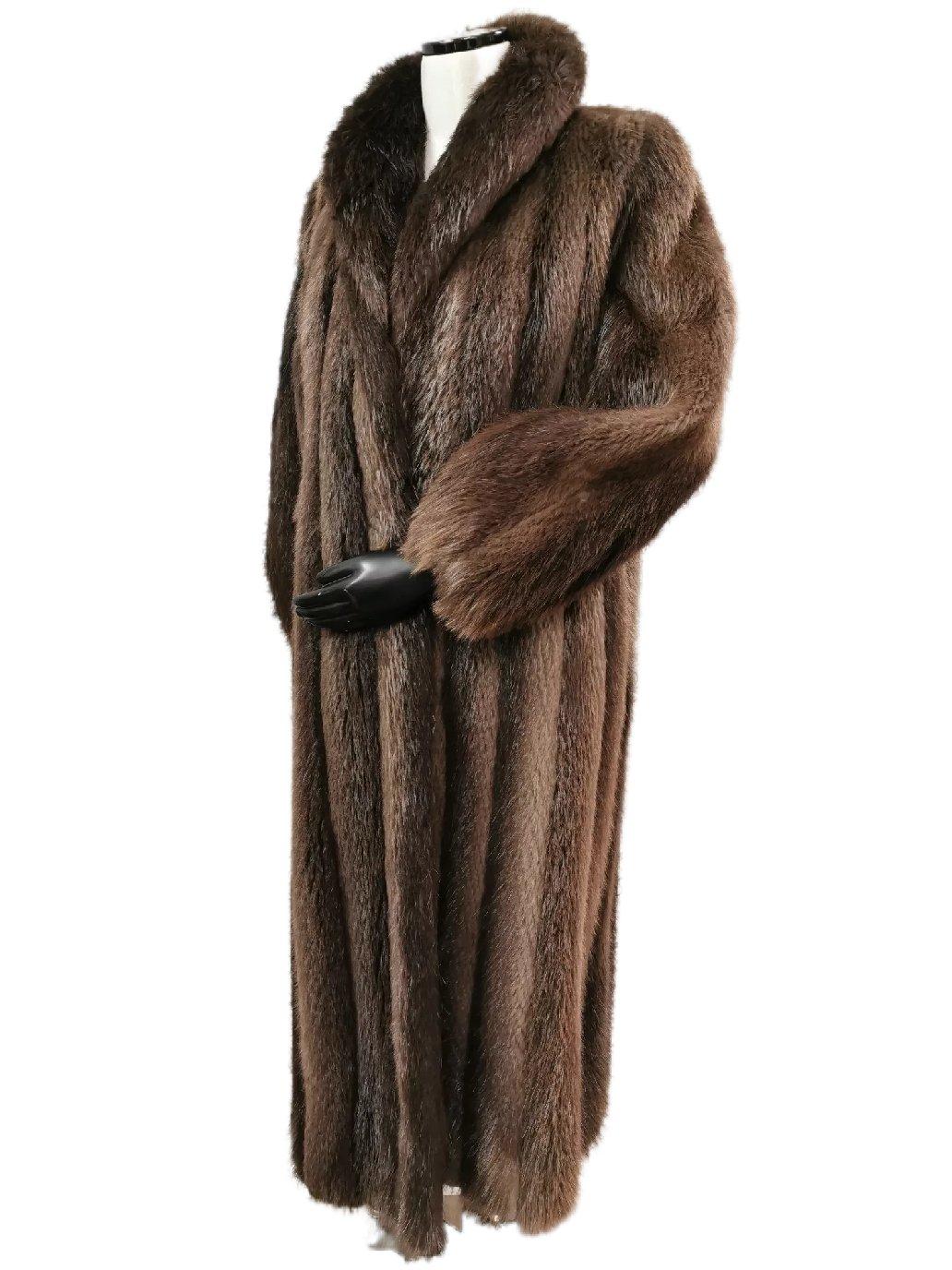 DESCRIPTION : 557  Brand New BIRGER CHRISTENSEN BEAVER FUR COAT SIZE 14

Portrait collar, supple skins, beautiful fresh fur, european german clasps for closure, too slit pockets, nice big full pelts skins in excellent condition.

MEASUREMENTS