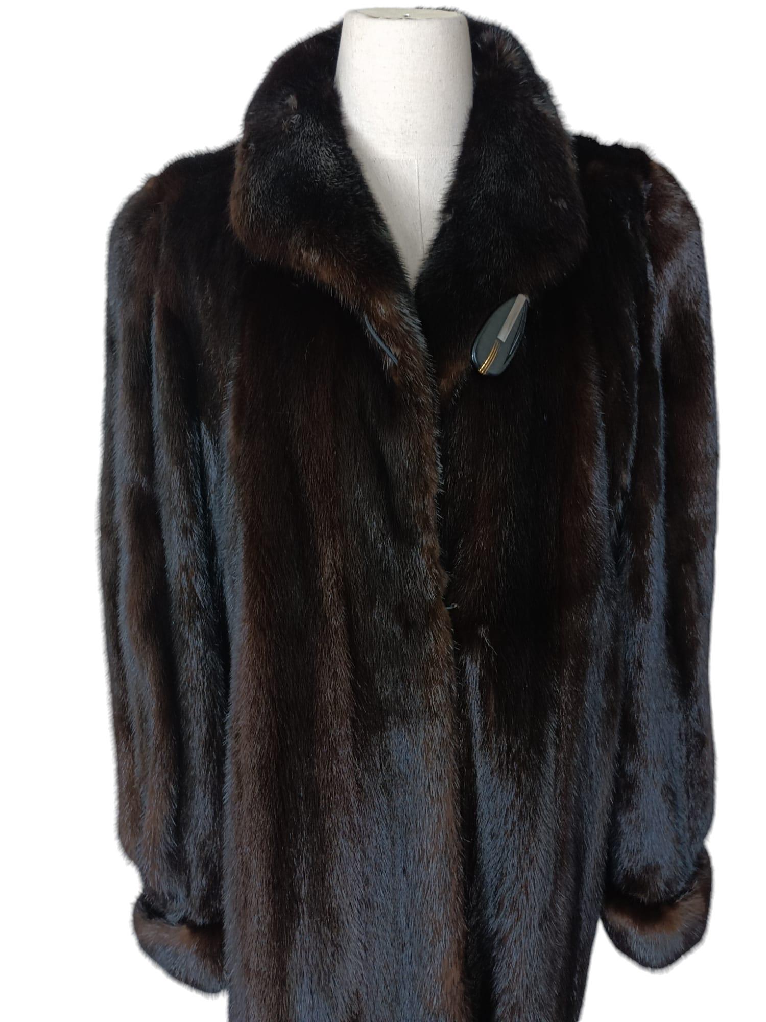 Birger Christensen Ranch Mink Fur Stroller Coat (Size 14-16 M/L) In Excellent Condition For Sale In Montreal, Quebec
