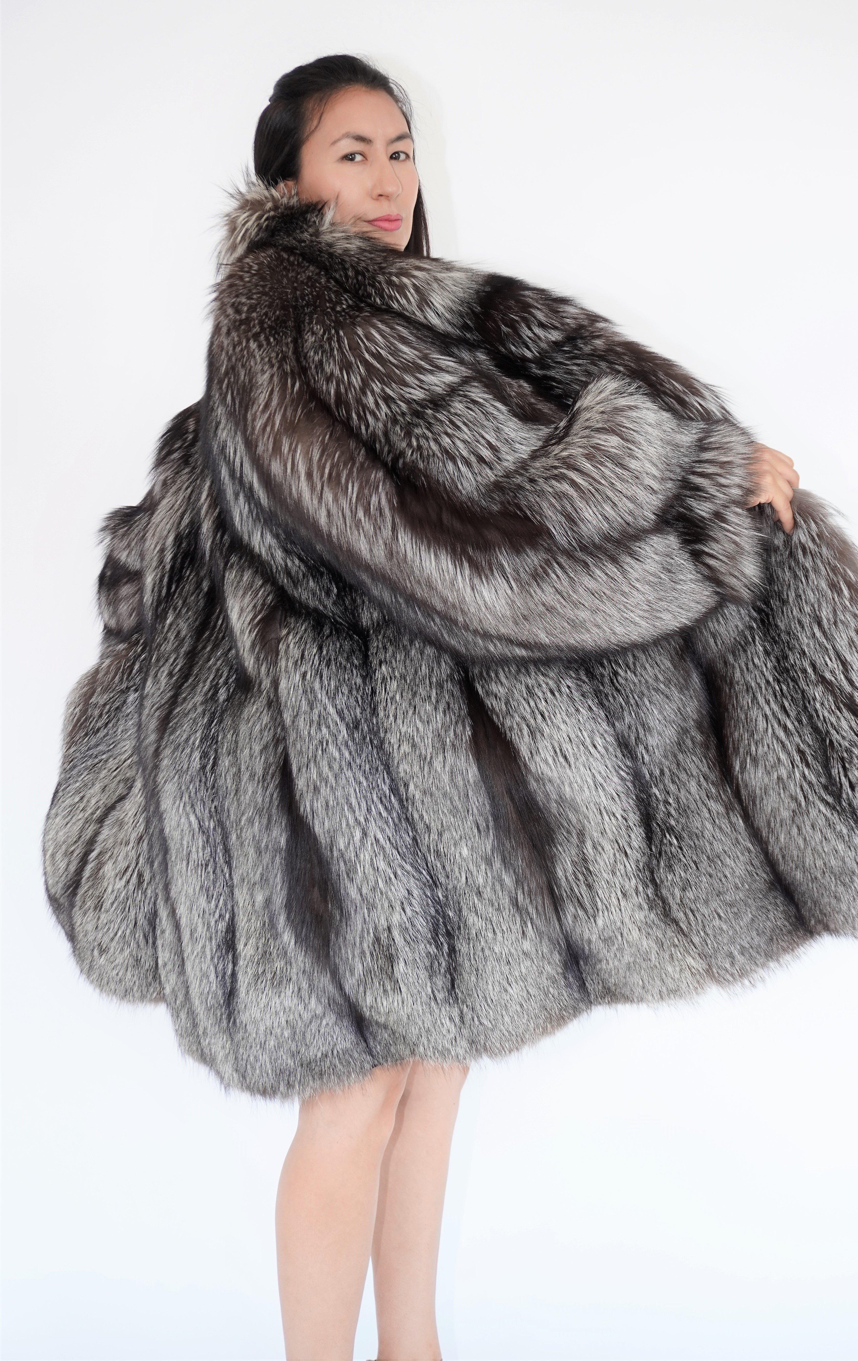 Silver Brand new Siberian silver fox fur coat size 12 For Sale