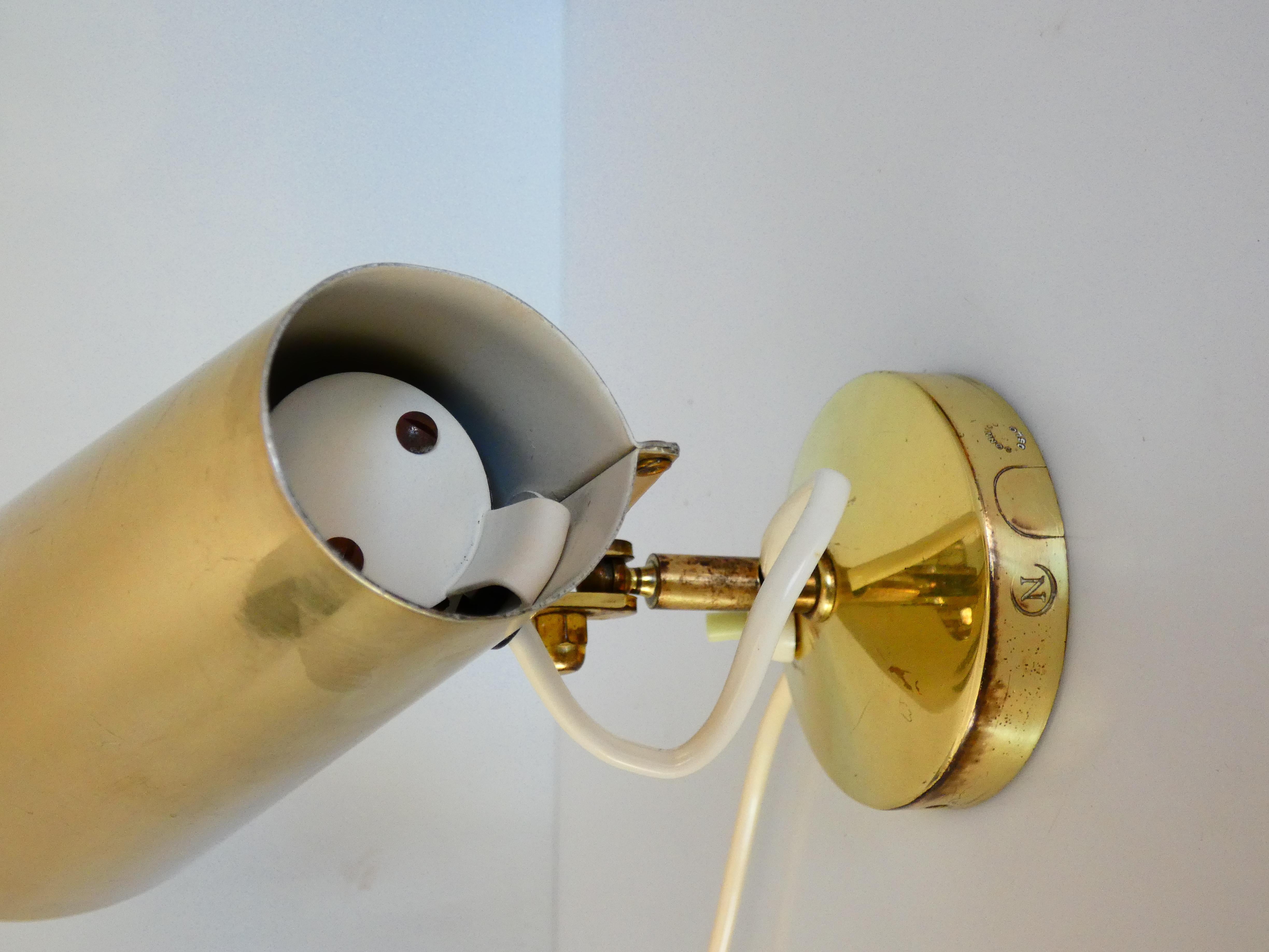 Birger Dahl Lámpara de pared con foco de latón Sønnico 1950s Noruega en venta 6