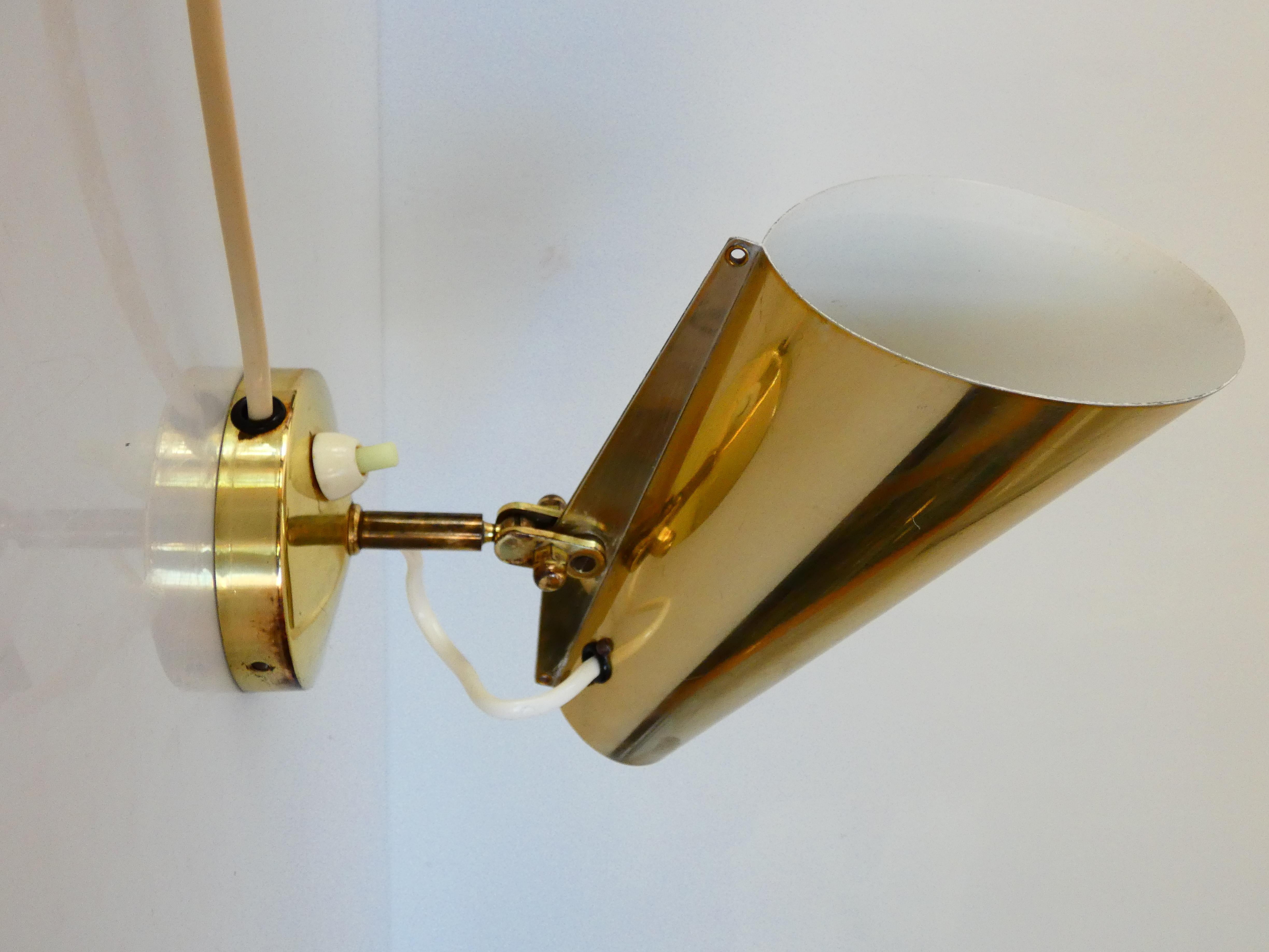 Birger Dahl Lámpara de pared con foco de latón Sønnico 1950s Noruega Noruego en venta