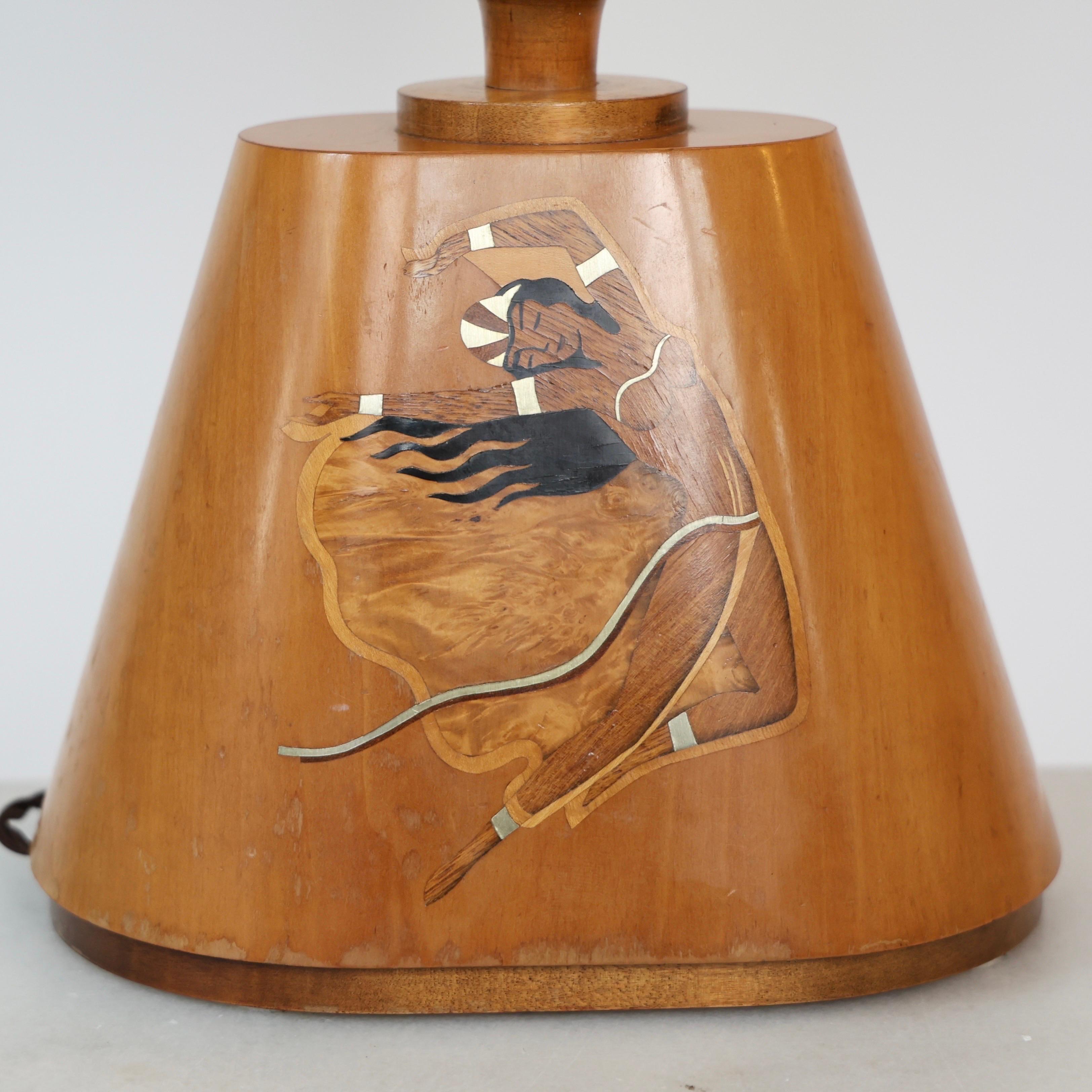 Bois Lampe de table en intarsia de Birger Ekman, 1939, Suède en vente