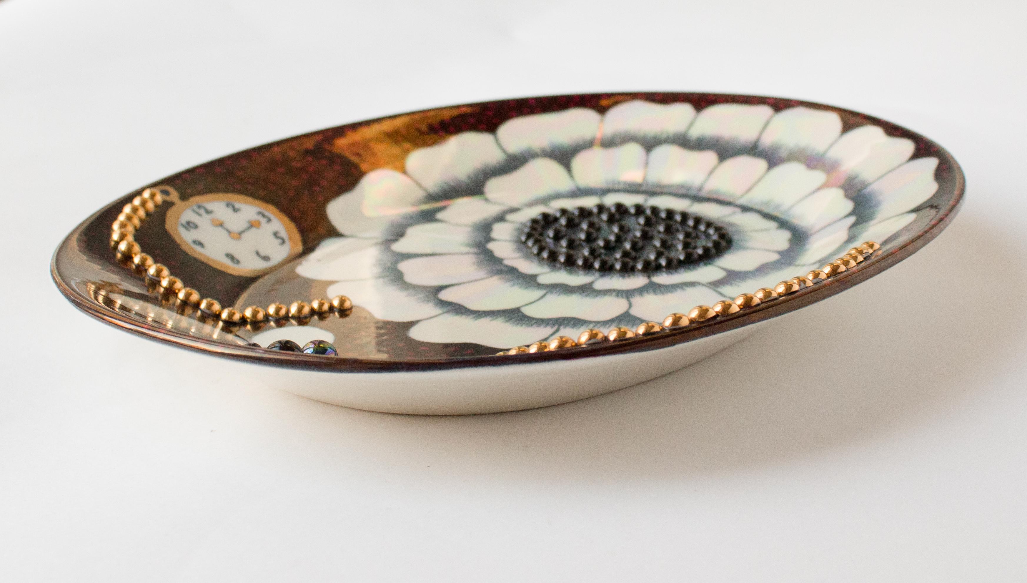 Birger Kaipiainen Ceramic Plate with Flower and Beaded Detailing Rörstrand In Good Condition For Sale In Stockholm, SE