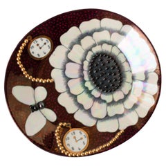 Piatto in ceramica di Birger Kaipiainen con dettagli di fiori e perline Rörstrand