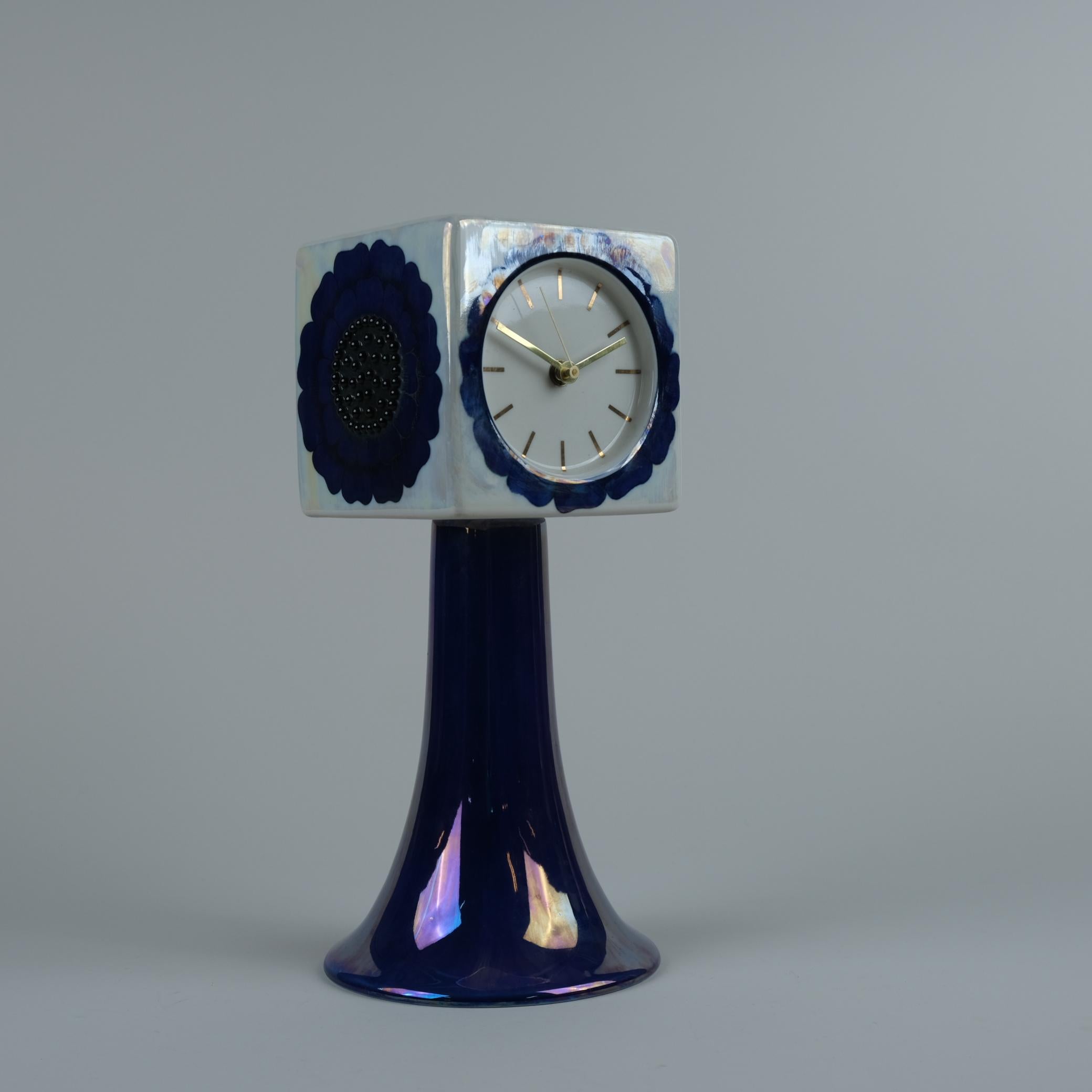 decorative table clocks