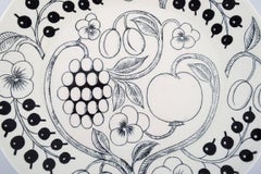Birger Kaipiainen for Arabia, Large Paratiisi Dish in Porcelain, 9 Pieces
