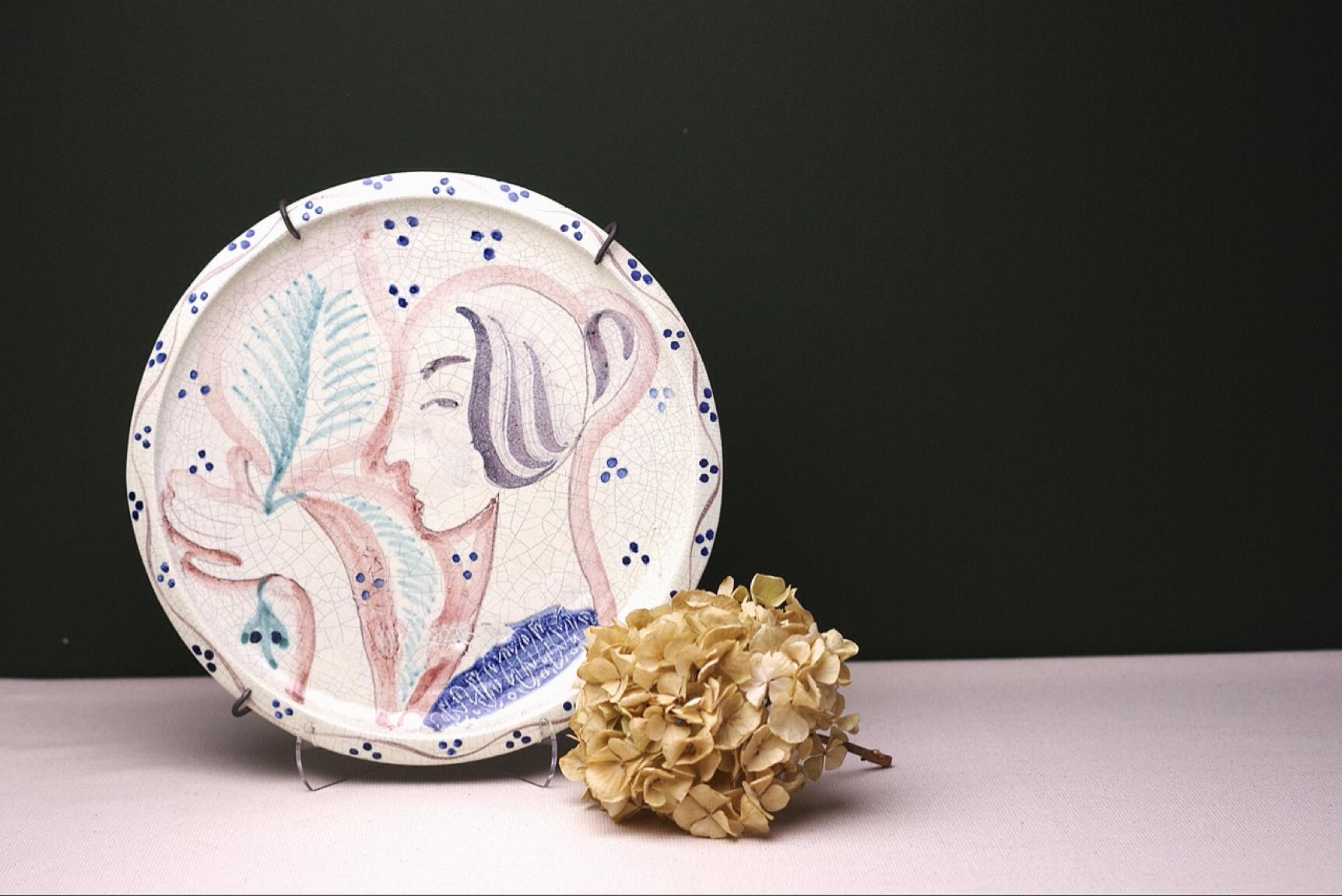 Product Description:
The Birger Kaipianen wall plate on offer is a unique and rare piece made in his early period. Birger Kaipiainen was designer who worked on the design 