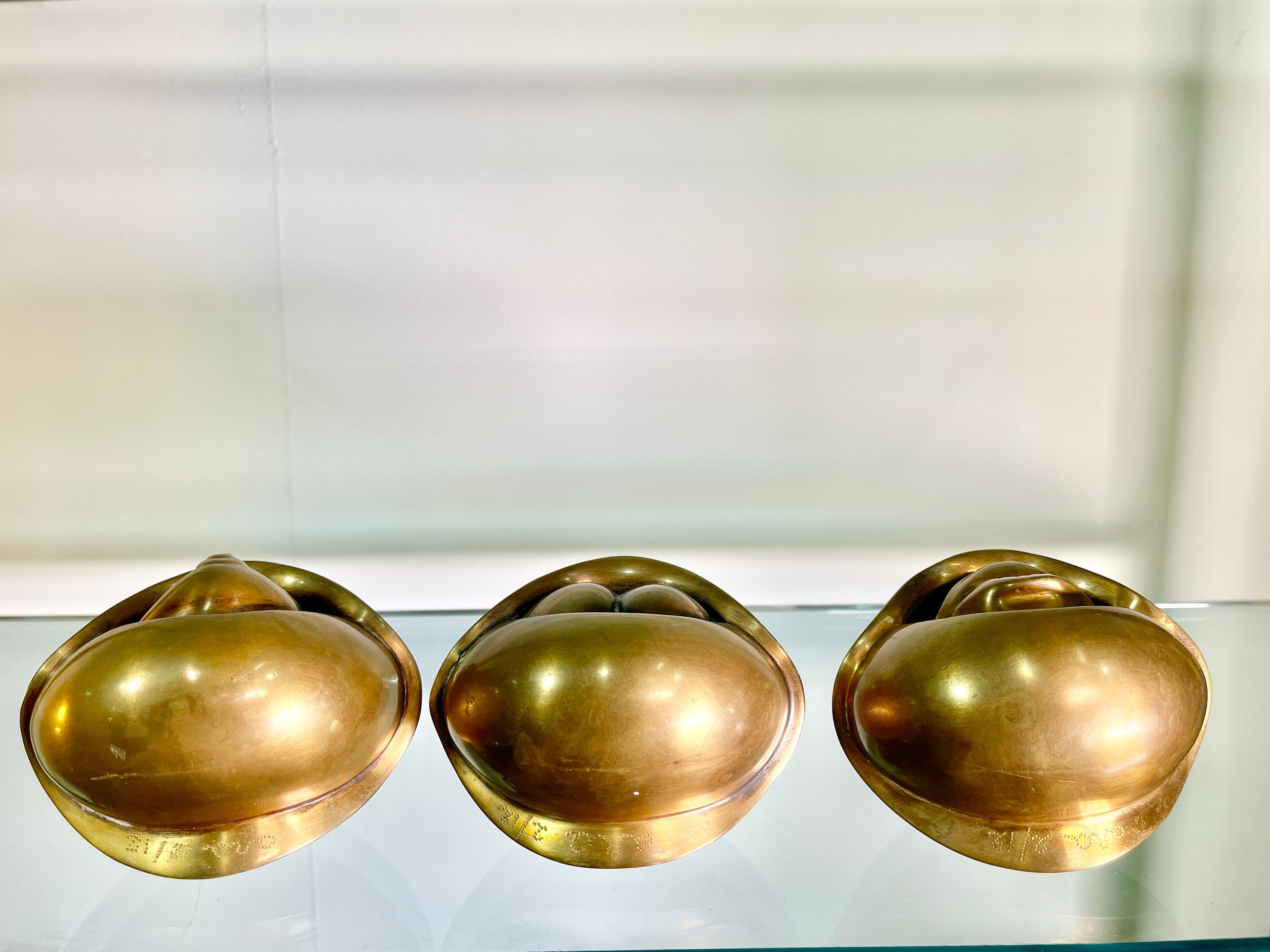 
Birgitta Ara, finlandesa (1934 - 2009) tres esculturas de bronce de 1980, edición número 2/12, cada una firmada 