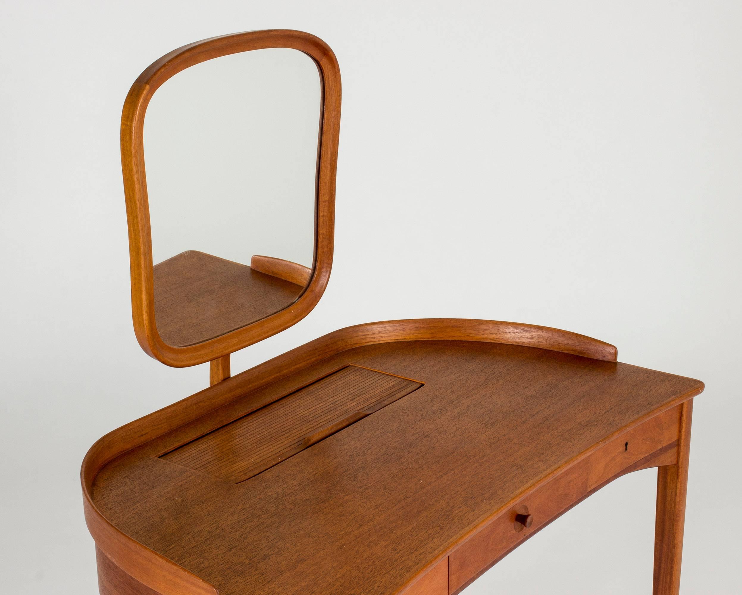 “Birgitta” Dressing Table by Carl Malmsten In Excellent Condition In Stockholm, SE