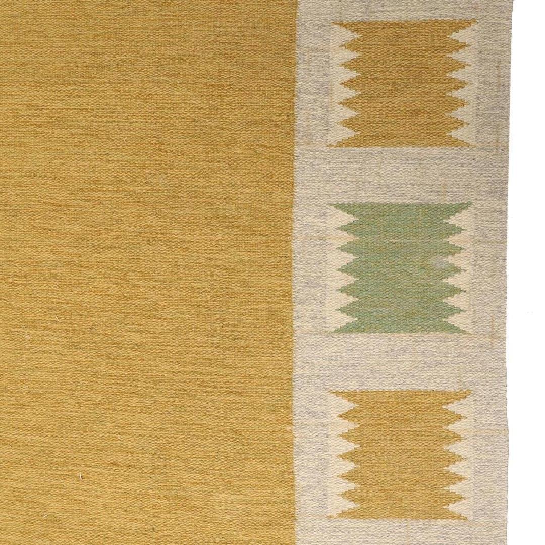 Large mid-century Swedish flatweave 'röllakan' carpet, hand woven wool by Birgitta Södergren. Geometric pattern in grey, green, blue and ocher center field, 300 x 200 cm. Signed 