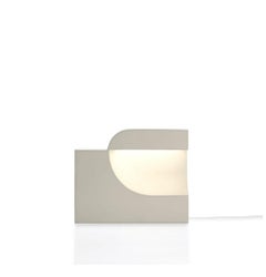 Birgitte Due Madsen et Jonas Trampedach Moby 1 lampe de bureau kaki pour Karakter