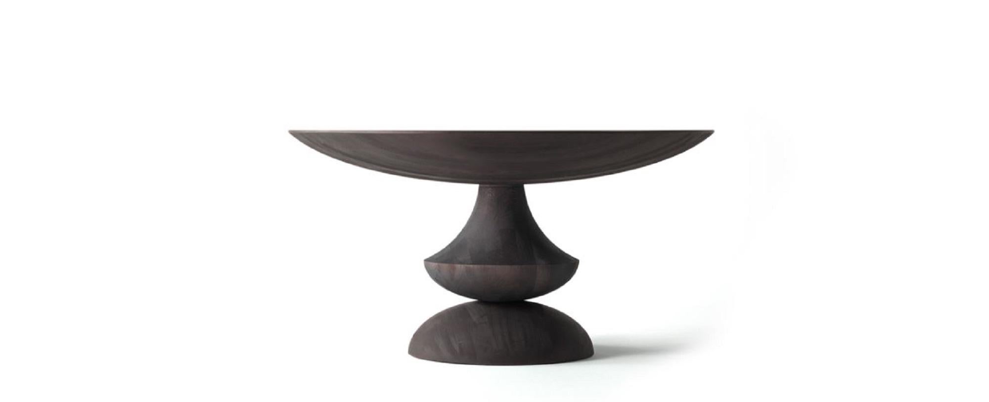 Mesa Birignao by Emmemobili

La mesa Birignao, diseñada por Ferruccio Laviani para Emmemobili, es una sorprendente pieza de diseño contemporáneo. Tiene un tablero de madera maciza, contrachapado lacado o contrachapado chapado, combinado con una base