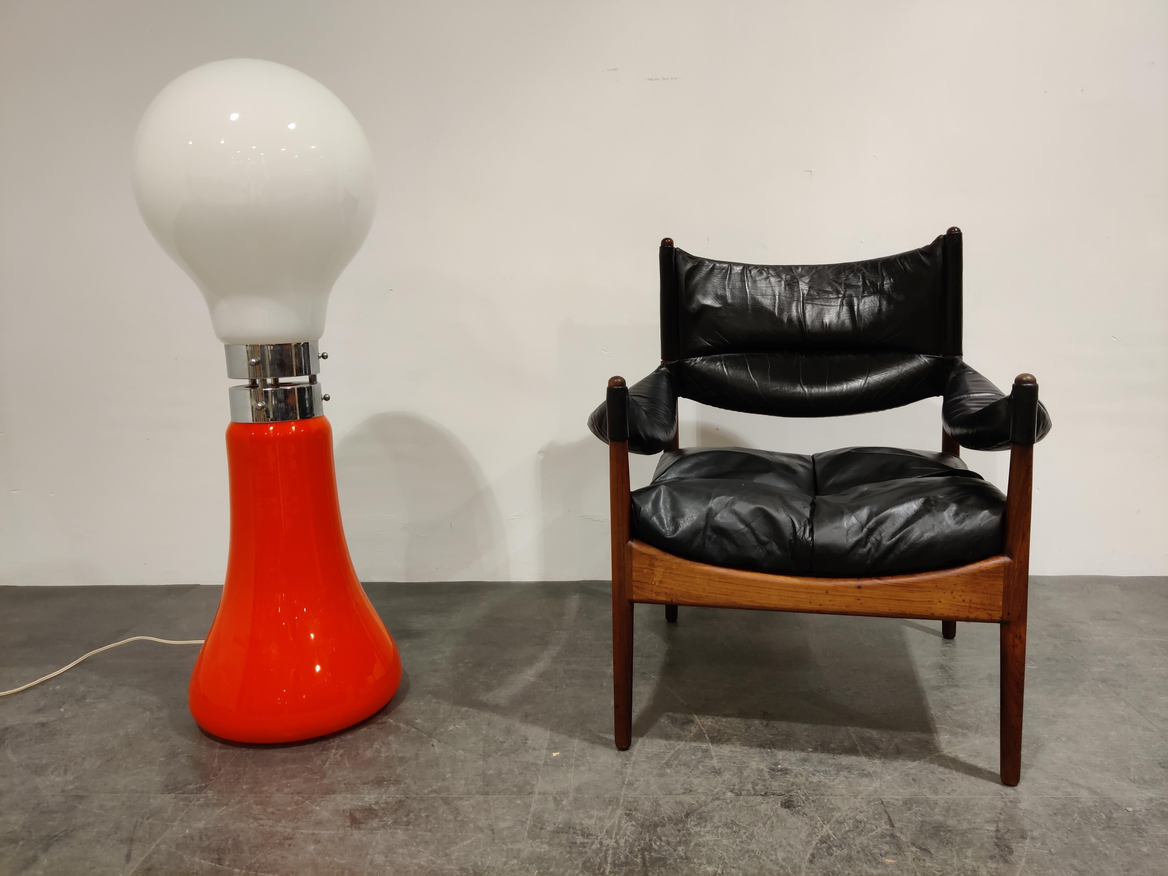 Timeless floor lamp model 'birillo' designed by Carlo Nason for AV Mazzega.

Beautiful Space Age orange color with a white glass bulb shaped shade. The entire lamp is made out of glass with chromed center pieces.

The lamp works with two regular