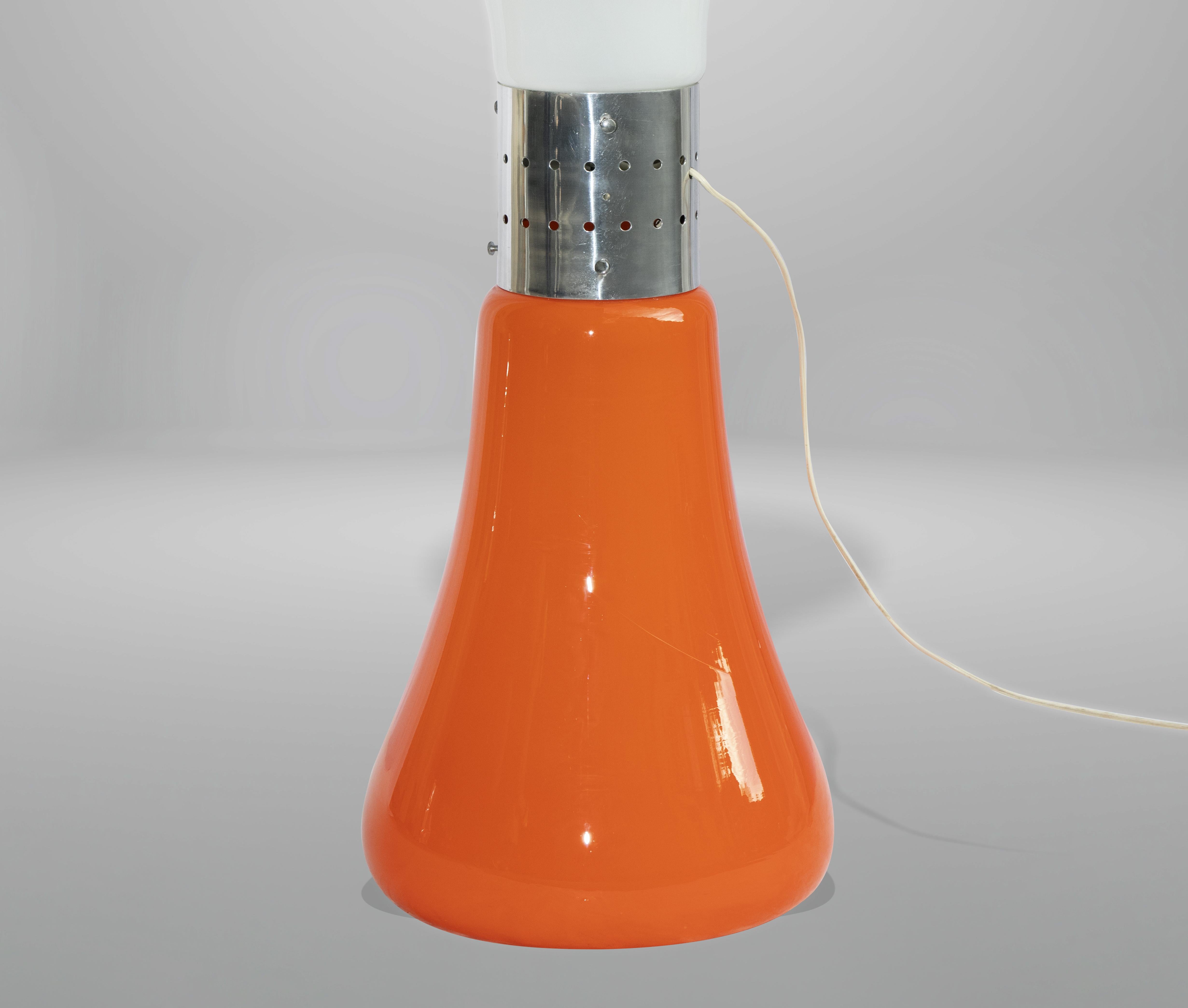 Birillo floor lamp is a design lamp realized in the half of 1970s by Carlo Nason.

A beautiful vintage lamp in Murano orange glass.

Glass diffusers, central connecting element in steel. Two lightings.

Carlo Nason (1935 Murano), is a famous Italian