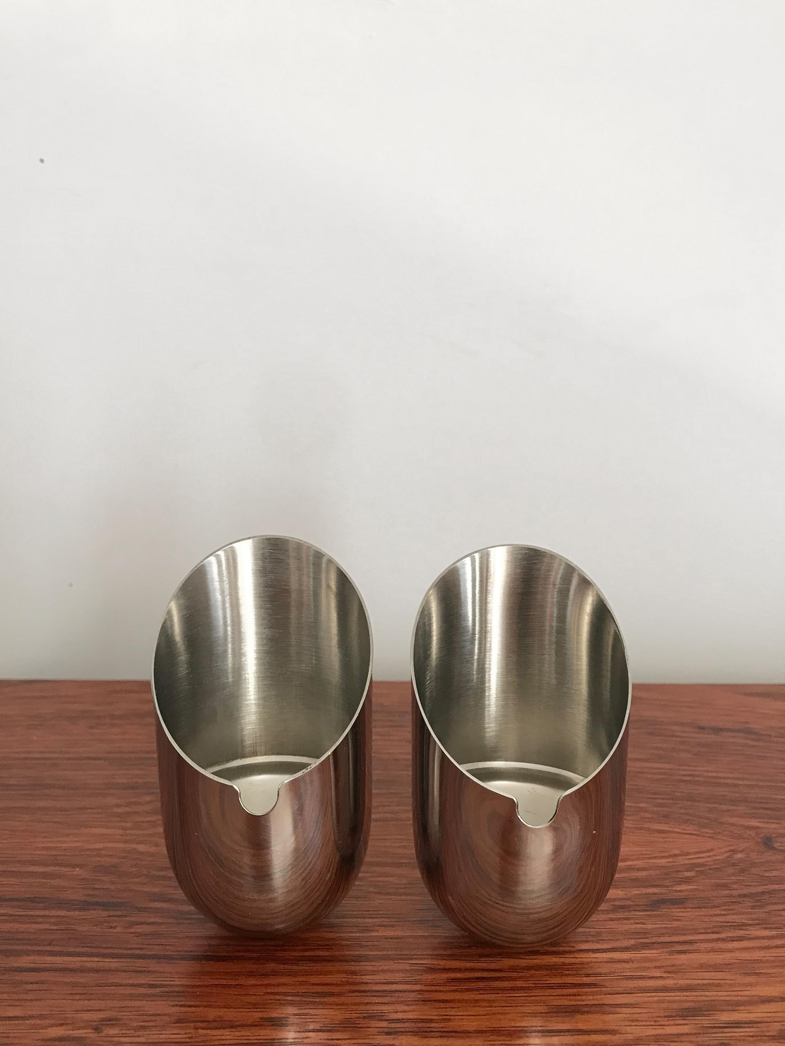 Couple of midcentury Italian stainless steel ashtrays model “Birillo” with original boxes designed by Ezio Didone for Valenti, thanks to the weighted base the ashtrays never tip over, even if they are moved they return to their original vertical