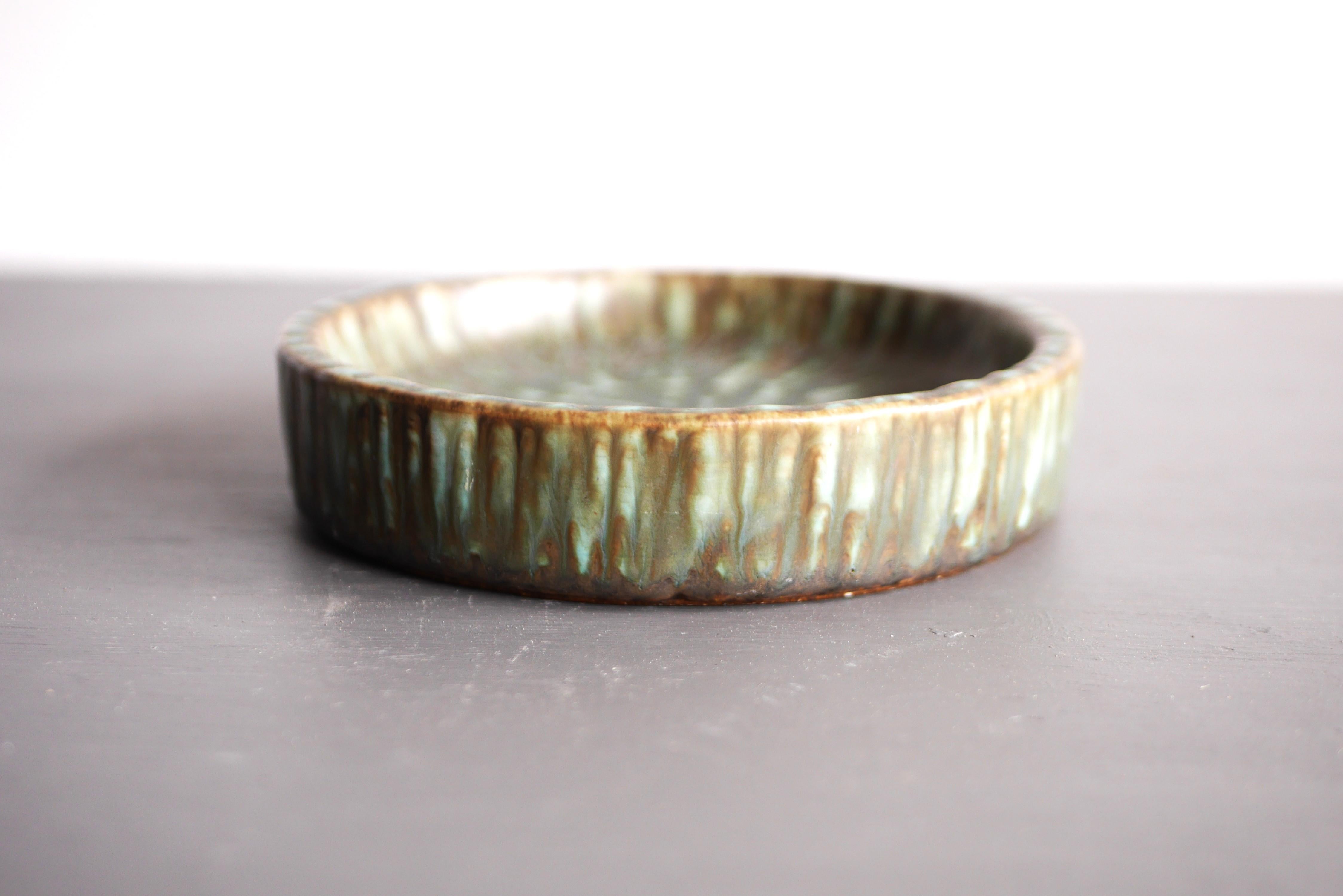'Birka' bowl by Gunnar Nylund, Scandinavian Art pottery from Rörstrand, Sweden. For Sale 1