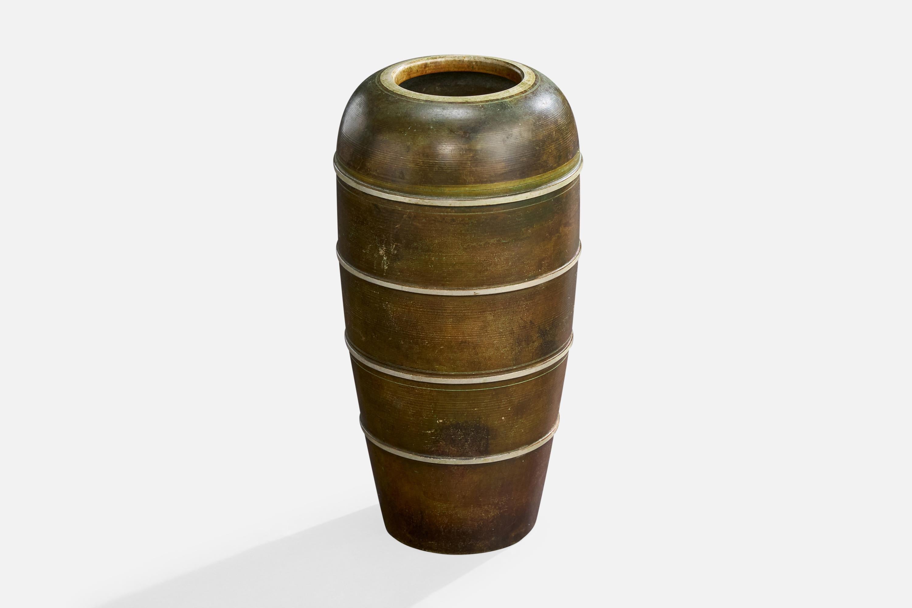 Scandinavo moderno Birka Metal, Vaso, Metallo, Svezia, anni '30 in vendita