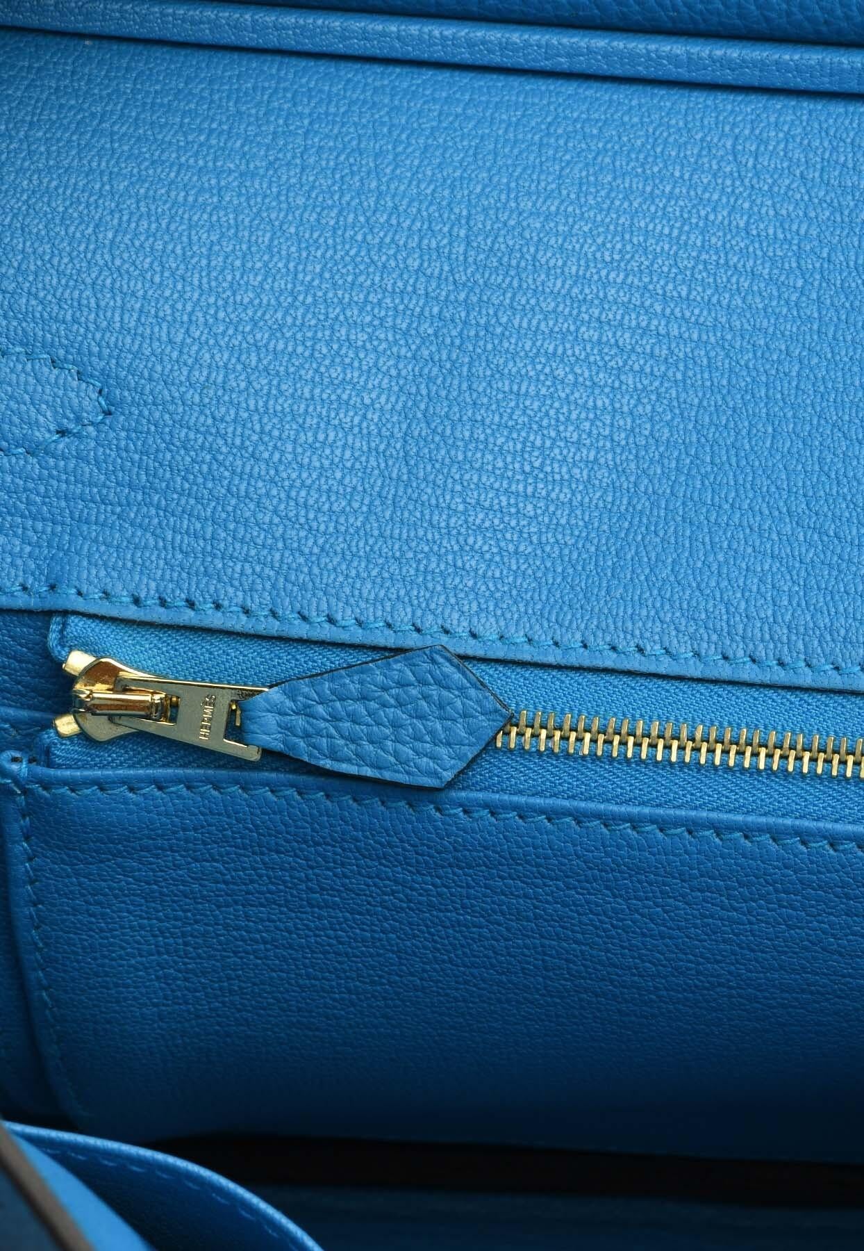 Birkin 25 Top Handle Bag in Bleu Zanzibar Togo with Gold Hardware For Sale 3