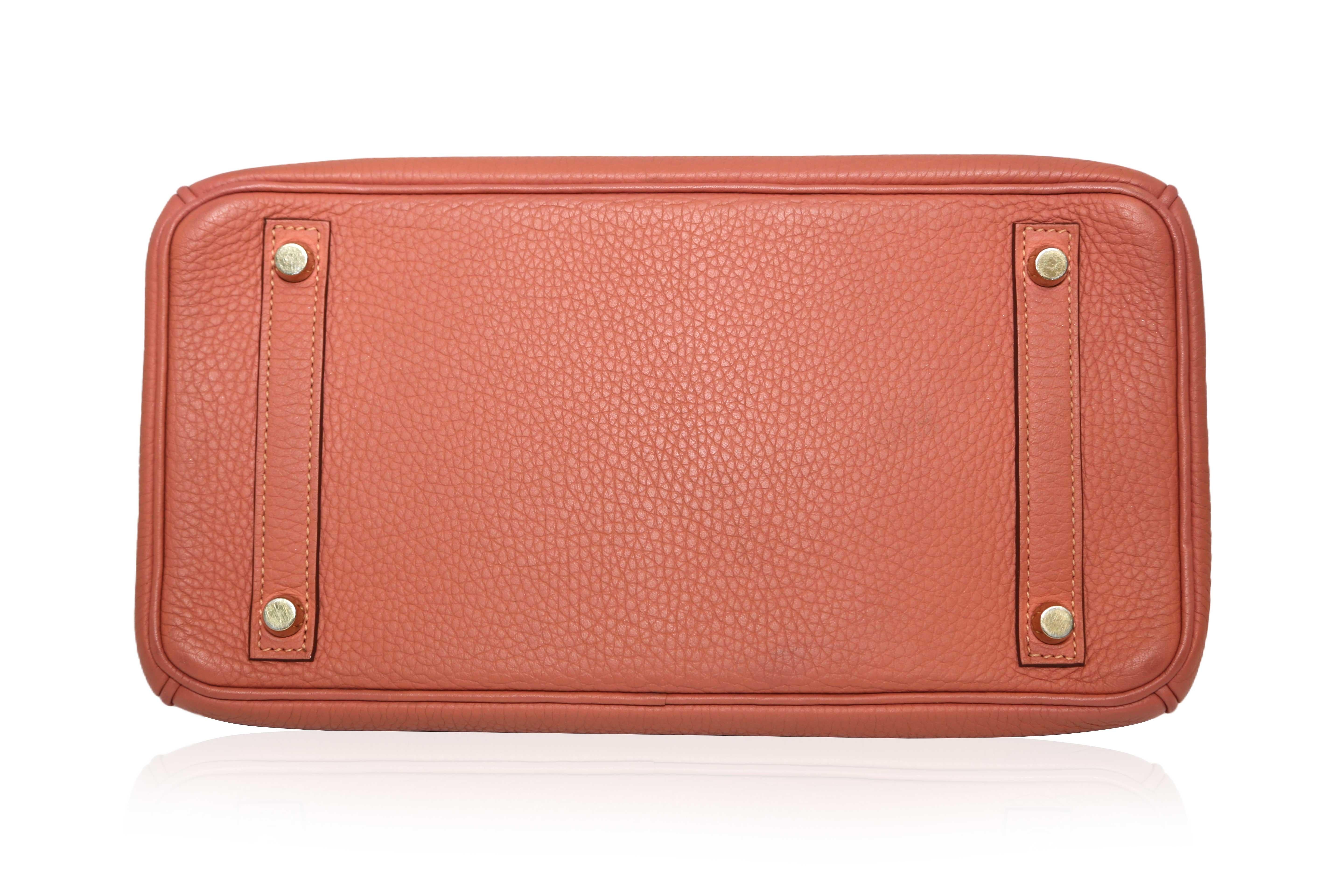 Crafted from Togo leather, this iconic pre-owned Hermès Birkin bag 30 is a timeless piece you'll want to add to your wardrobe and take to every occasion. It features the rare Rose Tea colour complemented by gold-tone hardware, showcasing the brand's