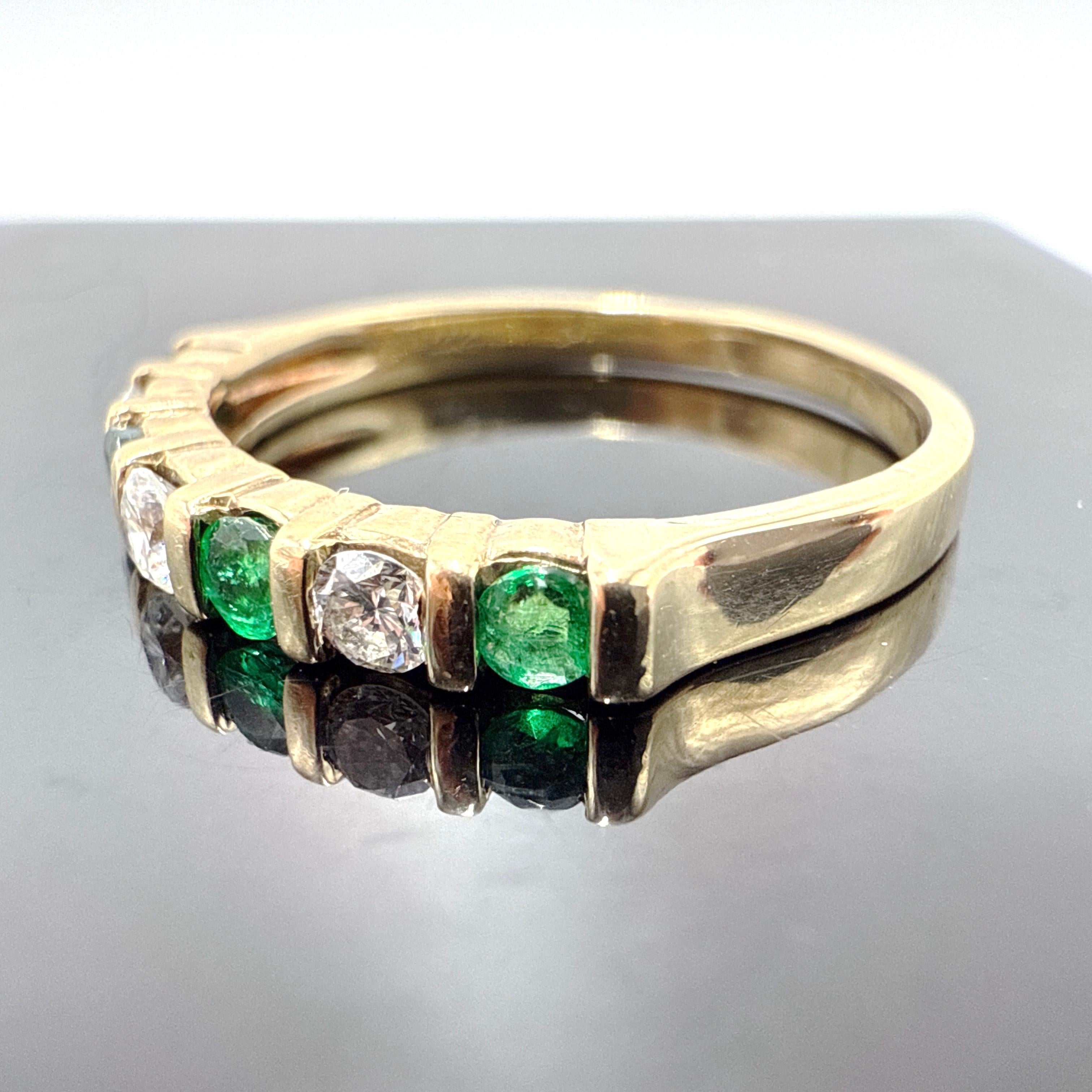 BIRKS 14K Yellow Gold Emerald and Diamond 7-Stone Ring 0.40TCW In Good Condition In Victoria, BC