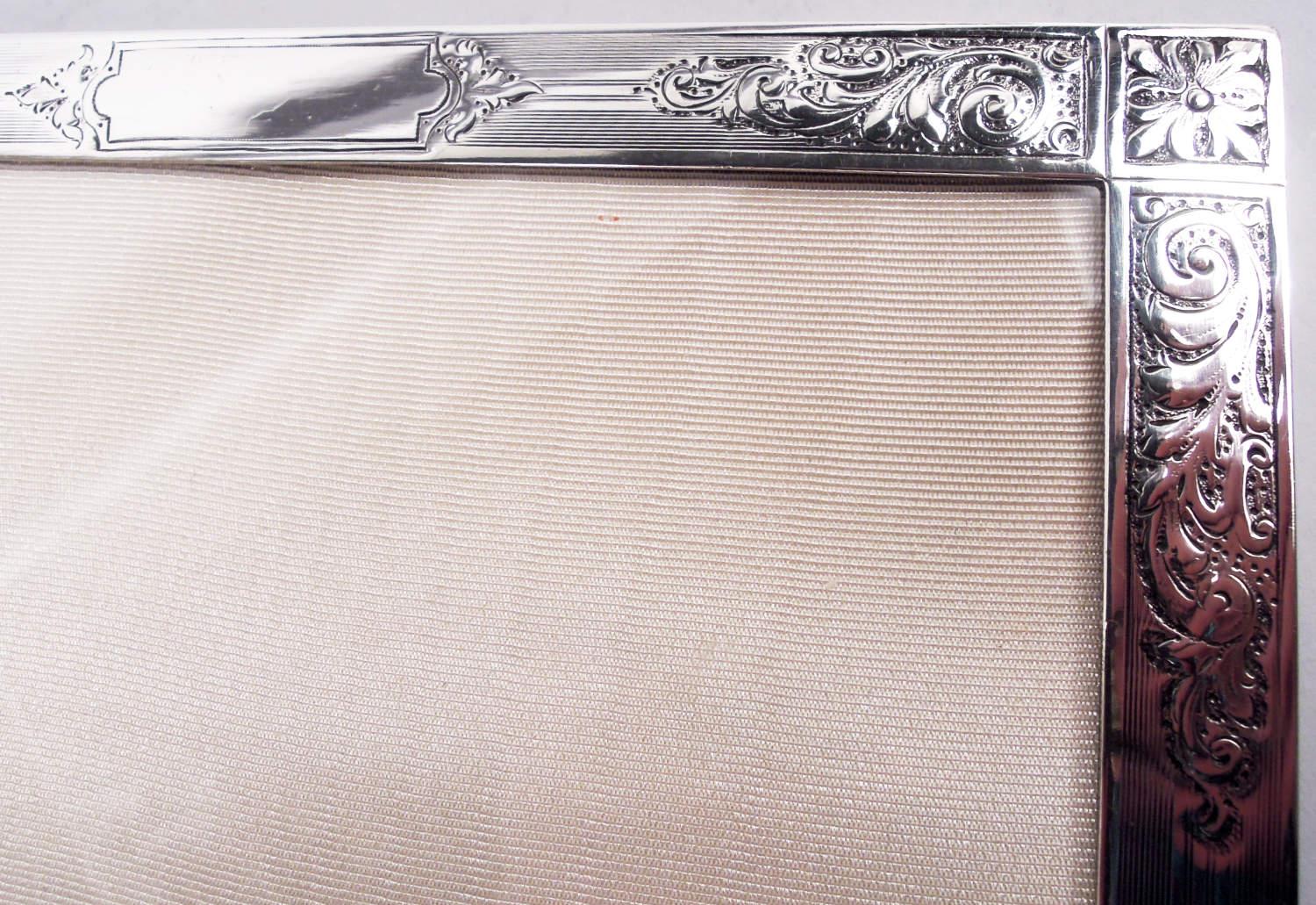 Canadese Cornice classica in argento di Birks Edwardian in vendita