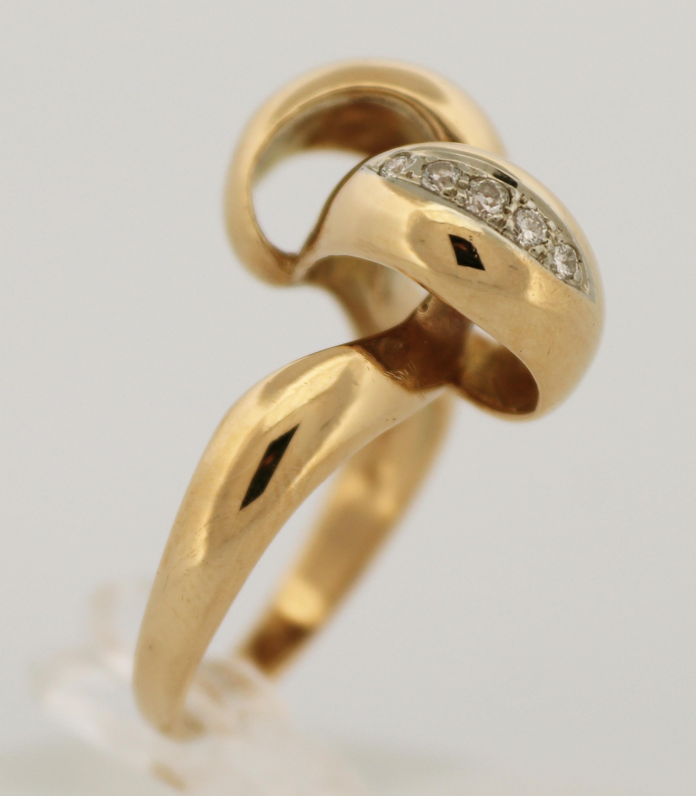 Birks Natural Diamond, 18K Yellow Gold Ribbon Ring In Good Condition For Sale In Pleasant Hill, CA