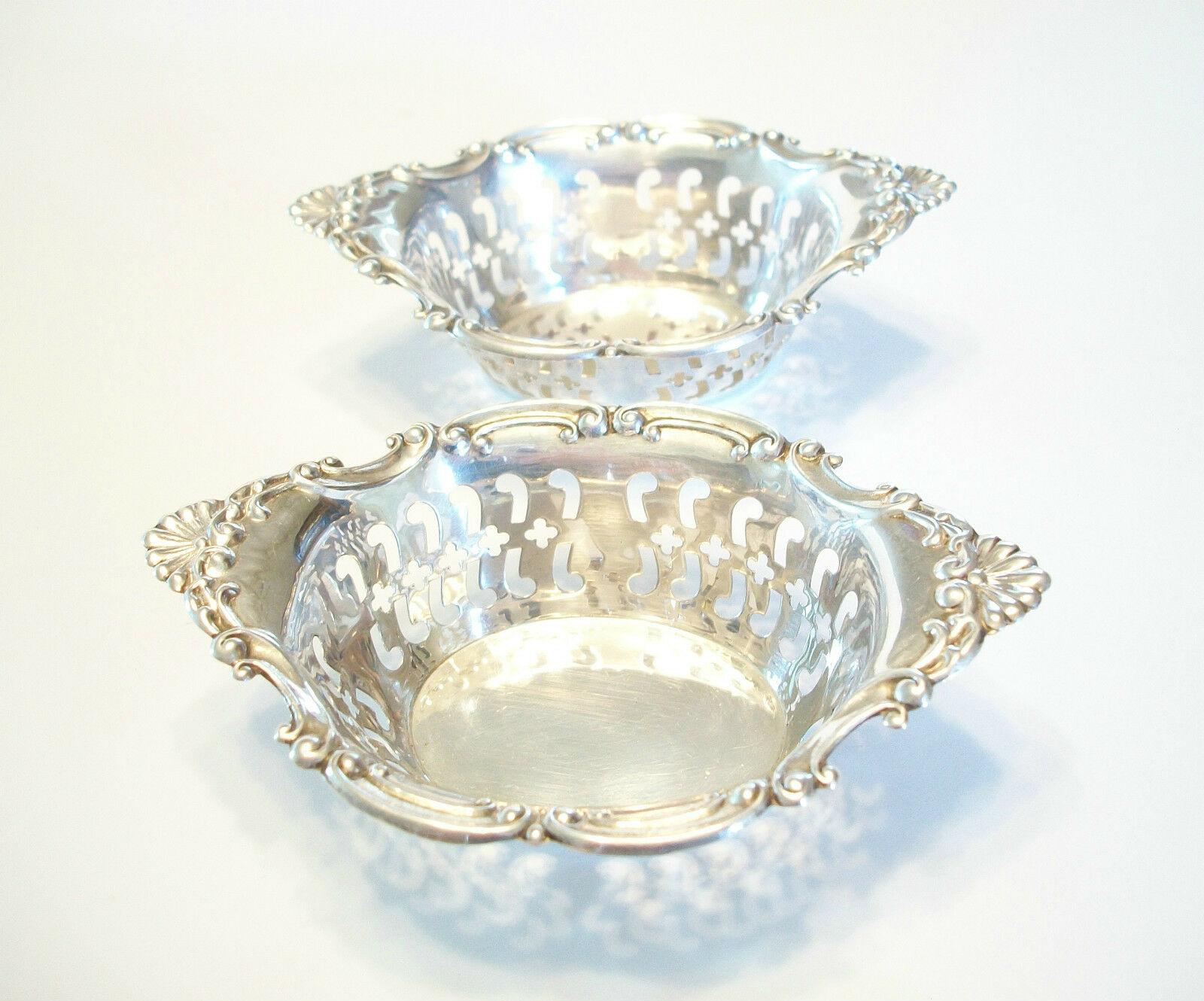 Rococo BIRKS - Pair of Pierced Sterling Silver Candy Dishes - Canada - Mid 20th Century For Sale