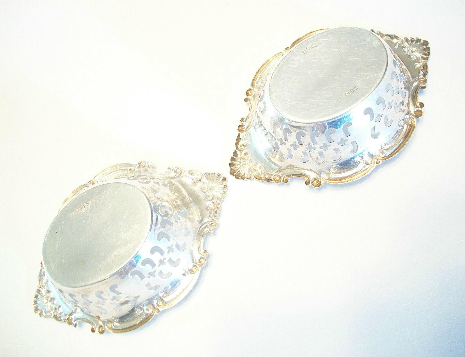 BIRKS - Pair of Pierced Sterling Silver Candy Dishes - Canada - Mid 20th Century In Good Condition For Sale In Chatham, ON