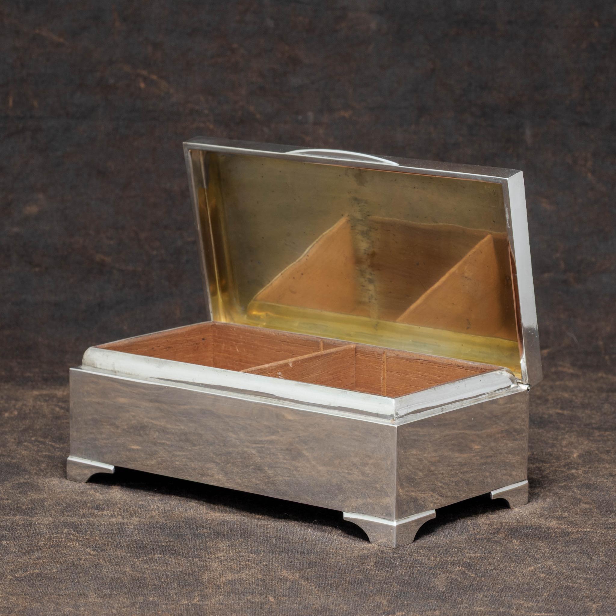 Unusual and stylish sterling silver box, of particularly heavy gauge, by Birks of Canada.

Designed to house cigarettes, the box features a ridged design to the top, gilding to the inside of the lid and a cedar lining to the body of the box.