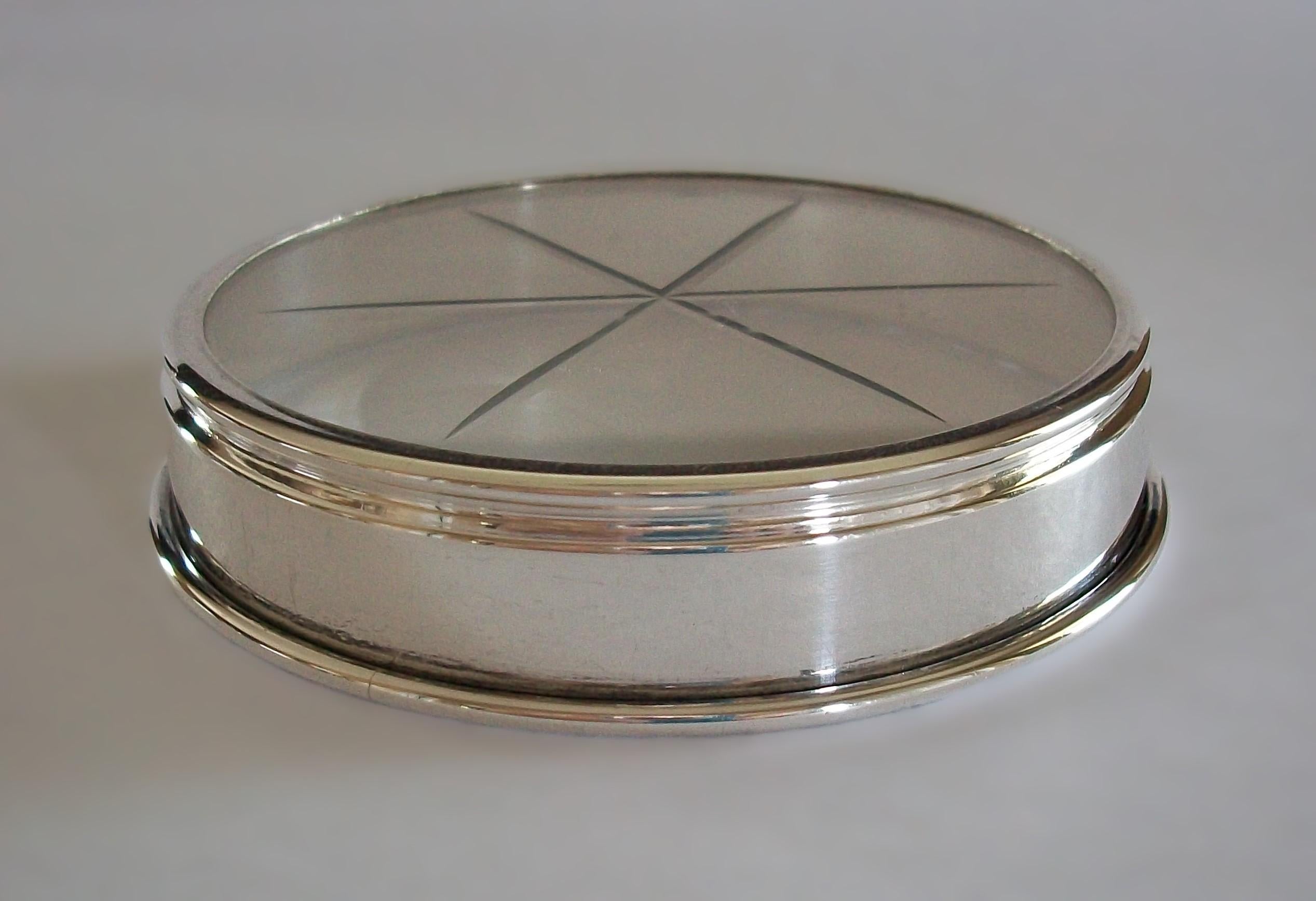 BIRKS - Sterling Silver & Cut Glass Coaster - Canada - Late 20th Century In Good Condition For Sale In Chatham, ON