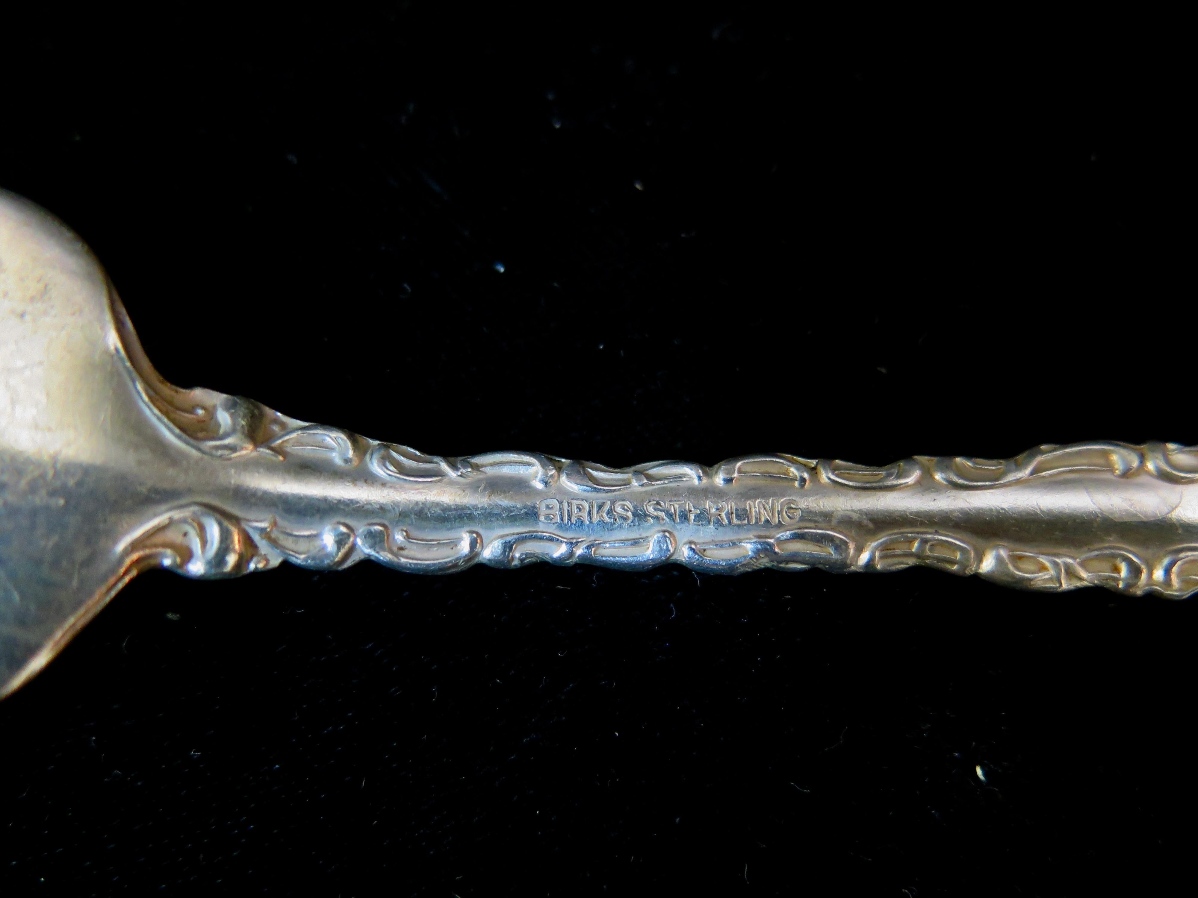 Oggetti in metallo Posate in argento Sterling di Birks, servizio per dodici persone in vendita