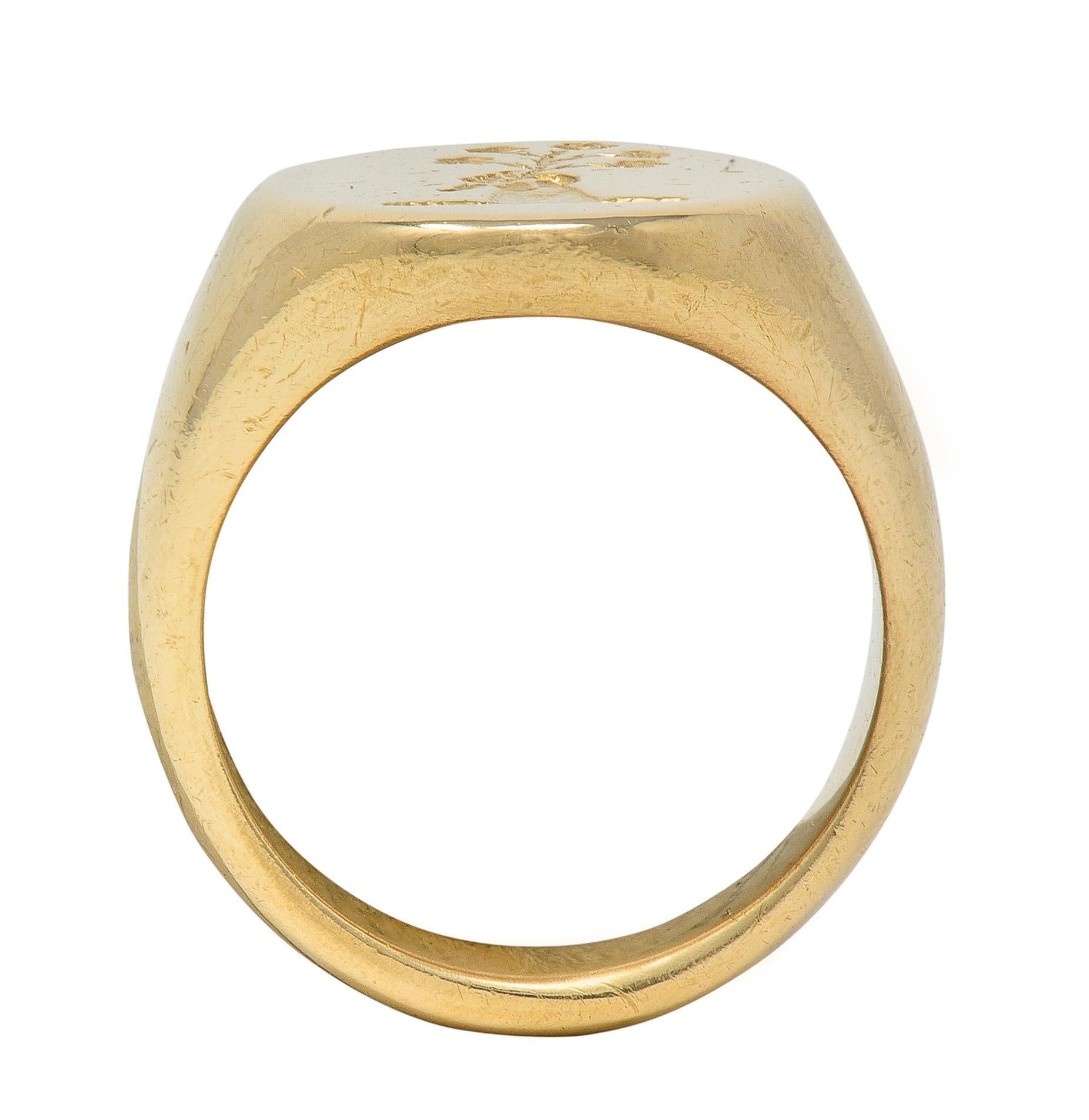 Birks, anello vittoriano in oro giallo 14 carati, antico e unisex, con incisione a rilievo in vendita 2