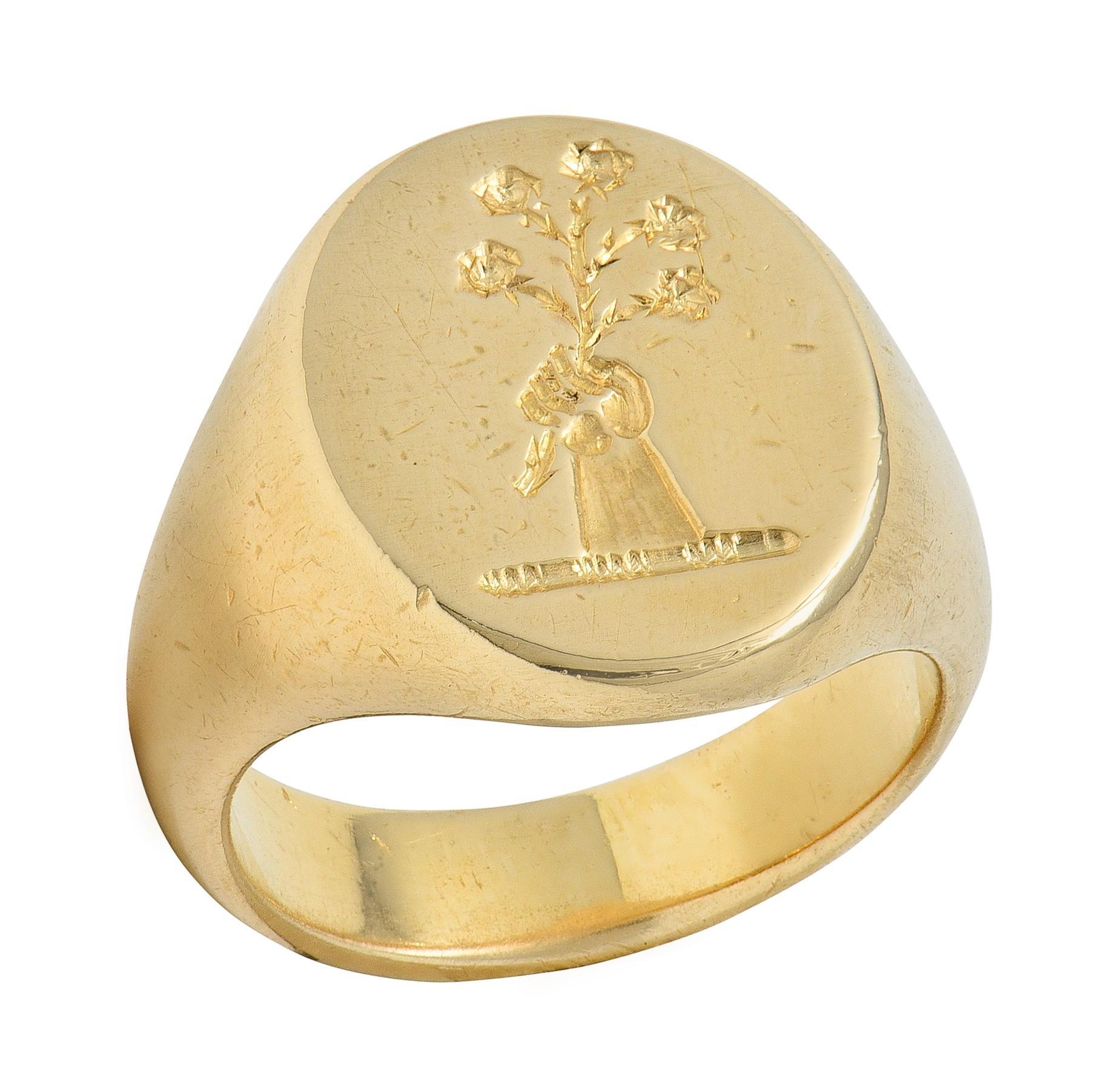 Birks, anello vittoriano in oro giallo 14 carati, antico e unisex, con incisione a rilievo in vendita 3