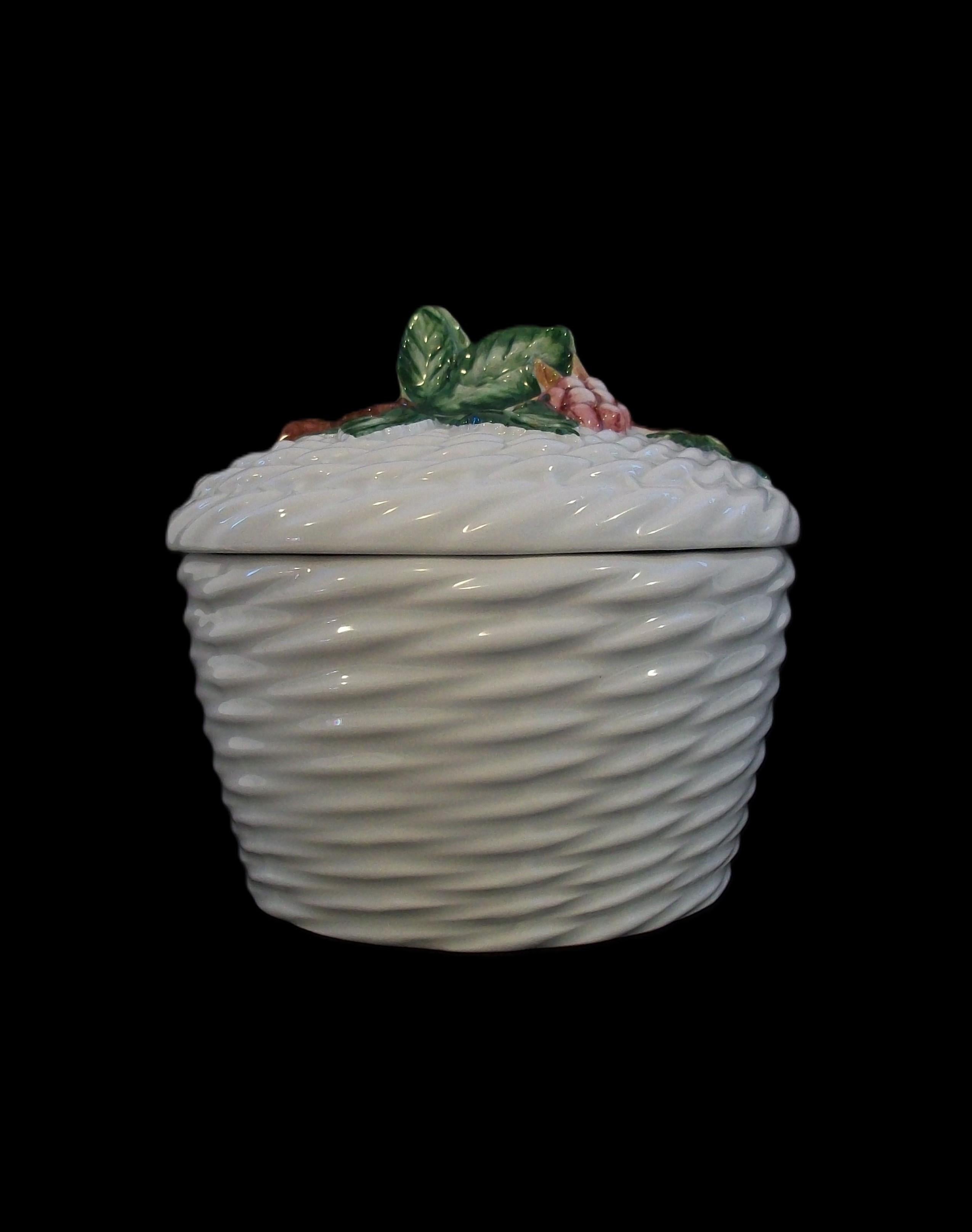 Italiano Birks - Scatola e coperchio in maiolica d'epoca - Italia - CIRCA 1980 in vendita