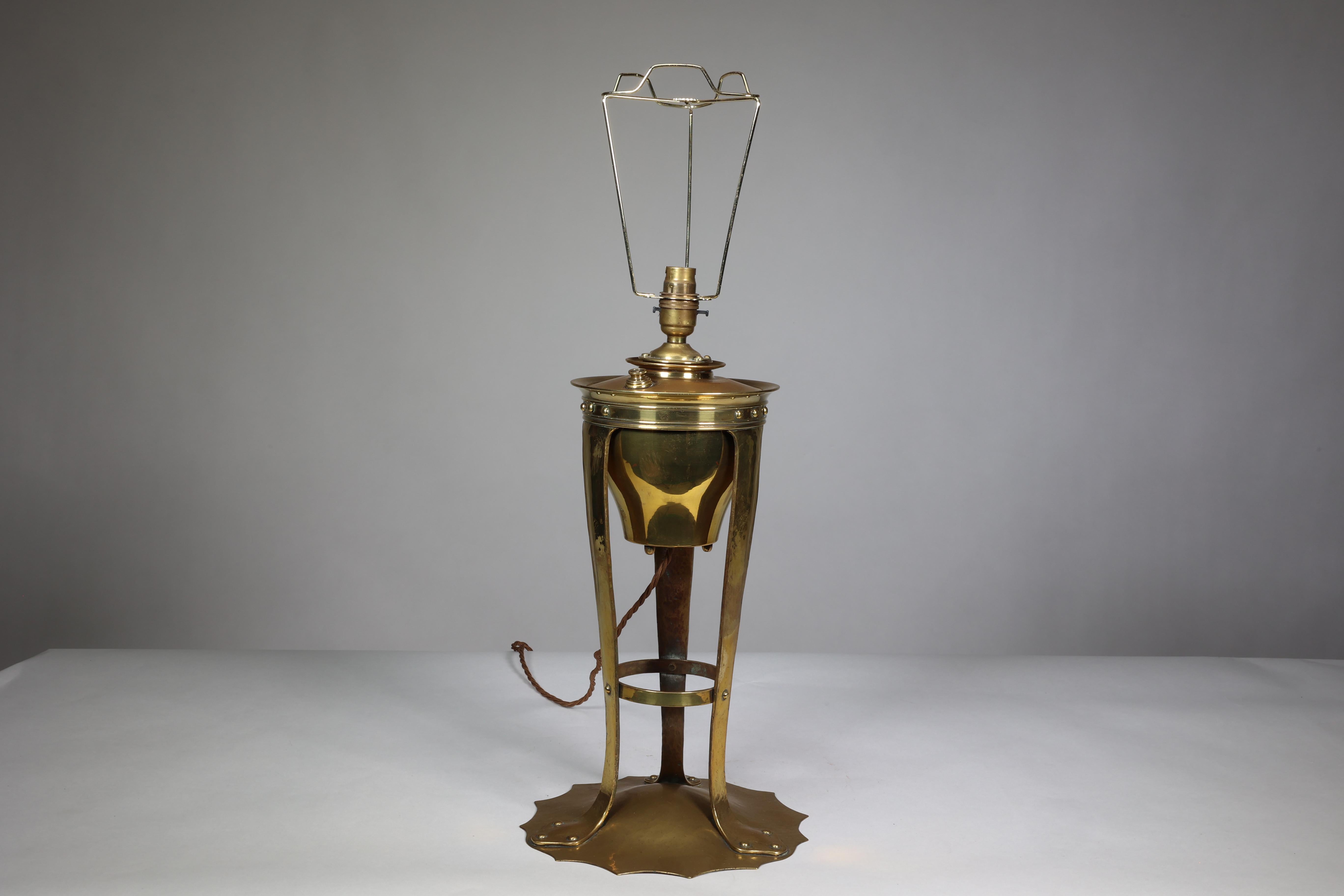 Arthur A. Dixon Birmingham Guild of Handicraft. Seltene Arts & Craft Tischlampe aus Messing (Arts and Crafts) im Angebot