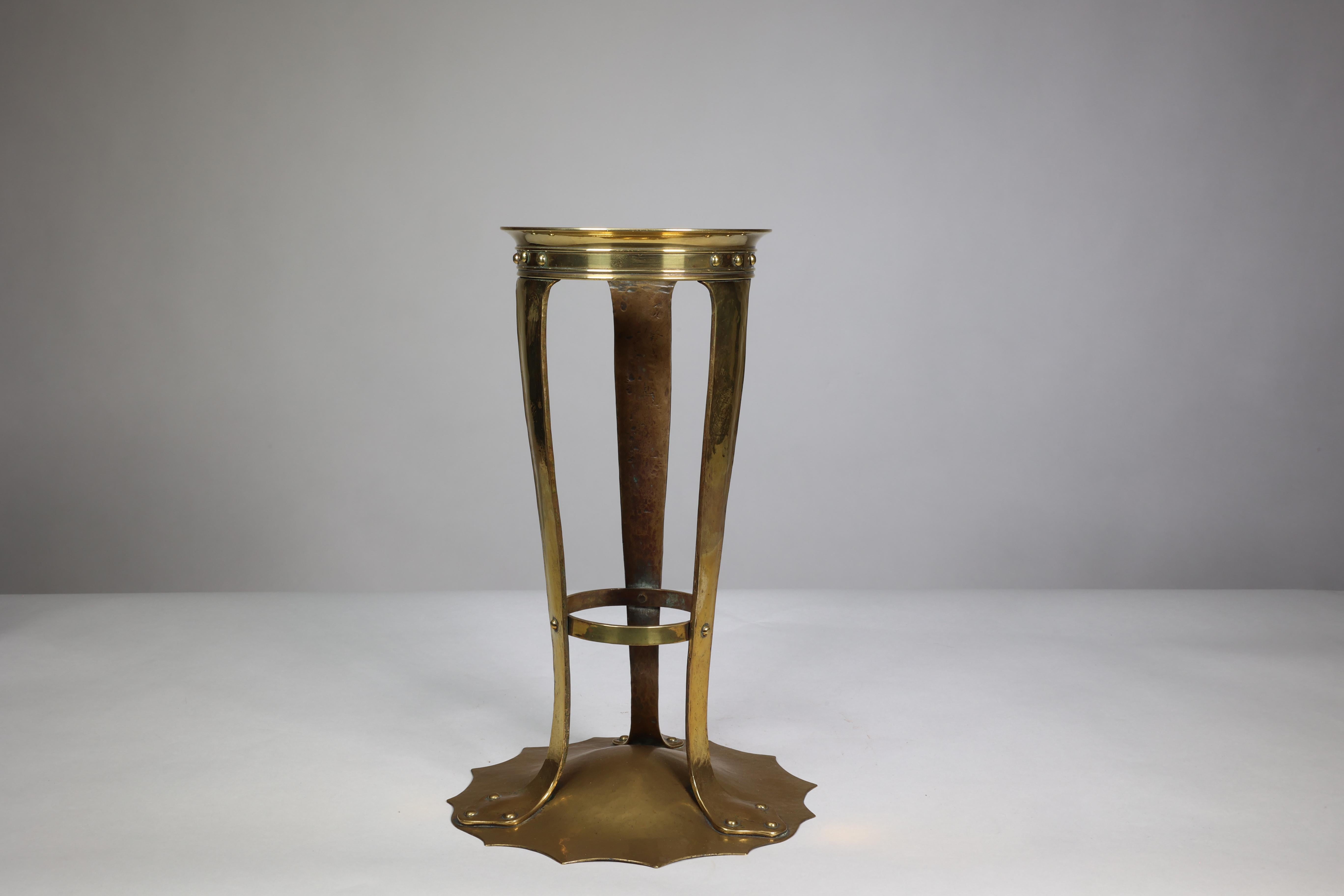 Arthur Dixon Birmingham Guild of Handicraft. Rare Arts & Crafts brass table lamp In Good Condition For Sale In London, GB