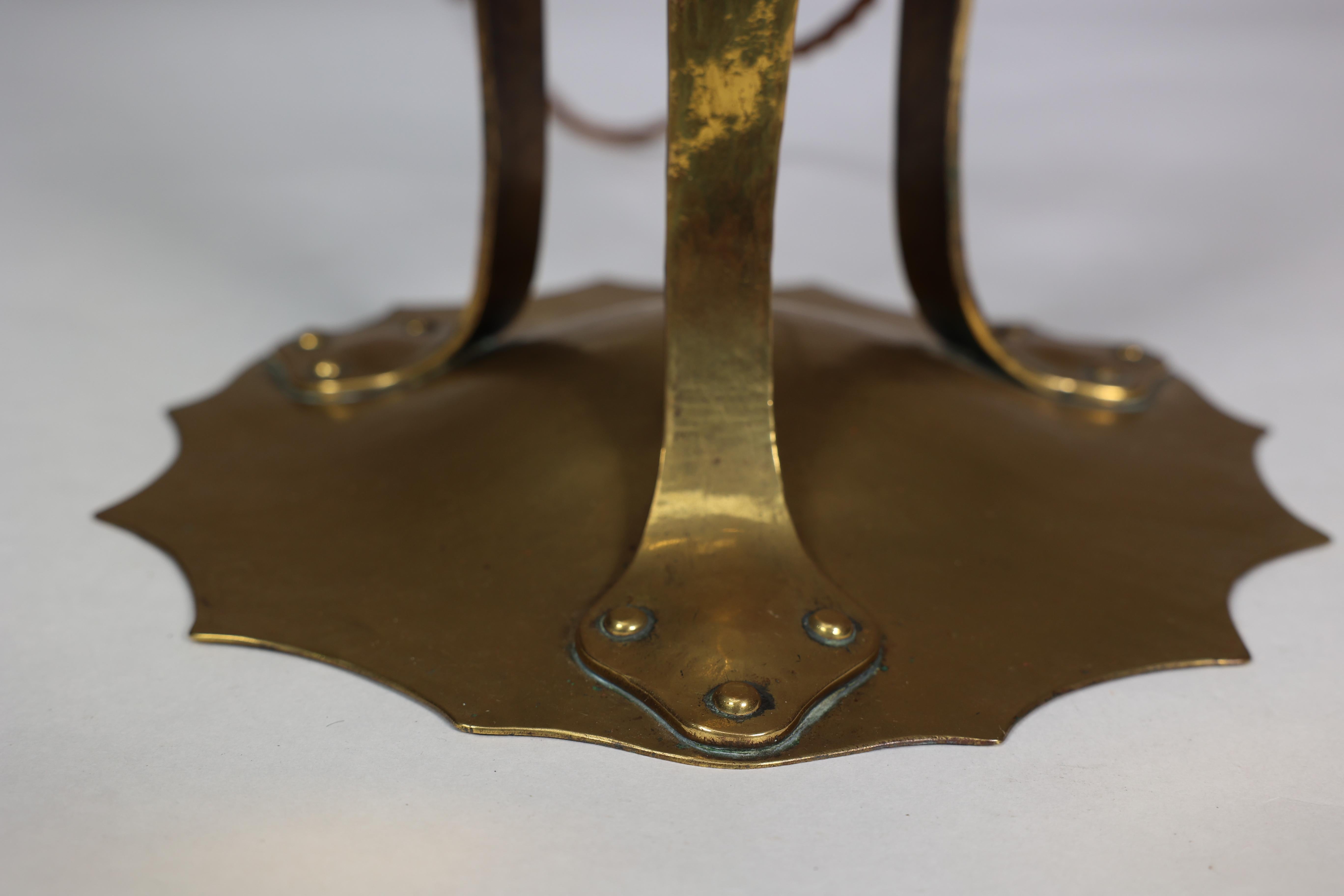 Arthur Dixon Birmingham Guild of Handicraft. Rare Arts & Crafts brass table lamp For Sale 1