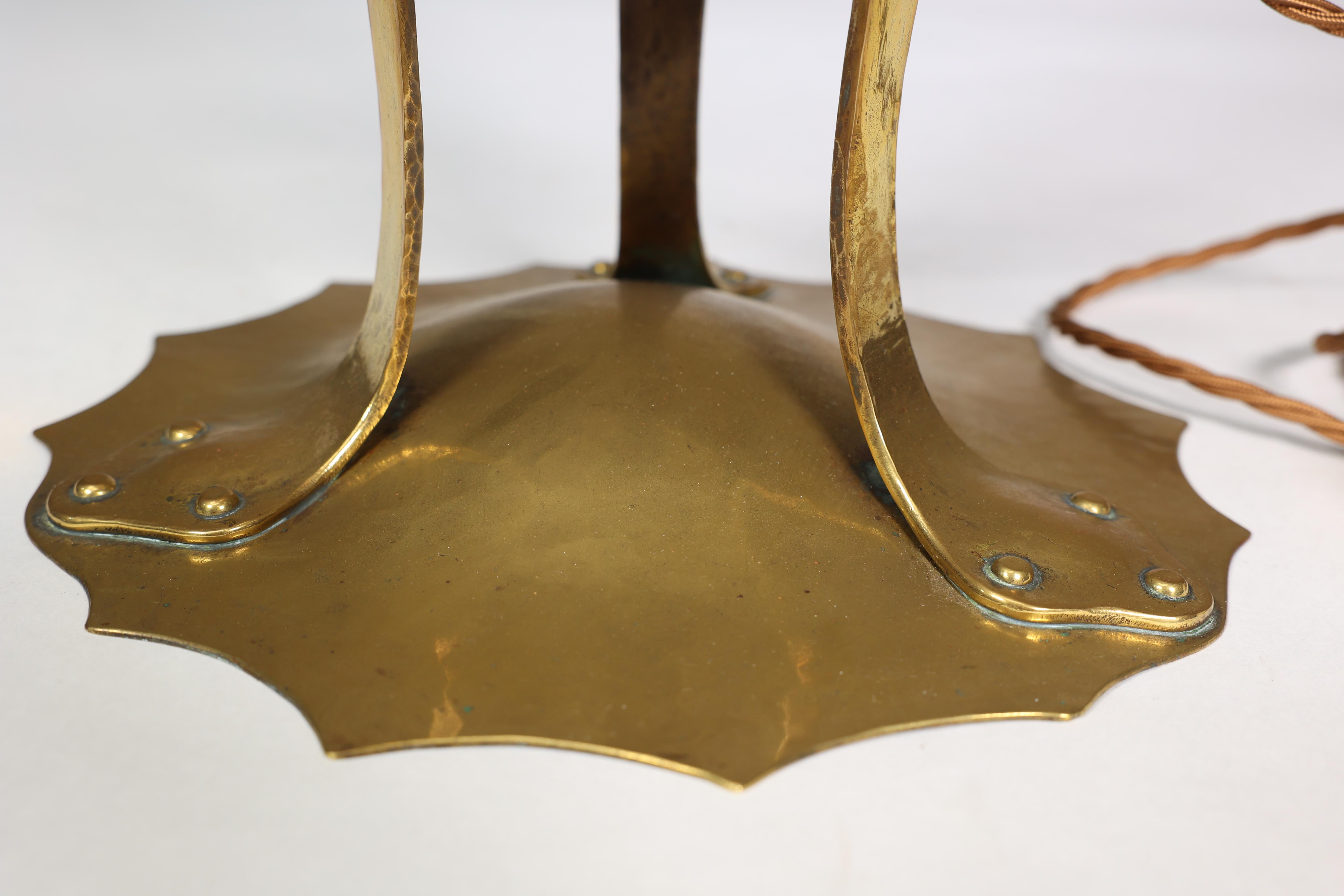 Arthur Dixon Birmingham Guild of Handicraft. Rare Arts & Crafts brass table lamp For Sale 2