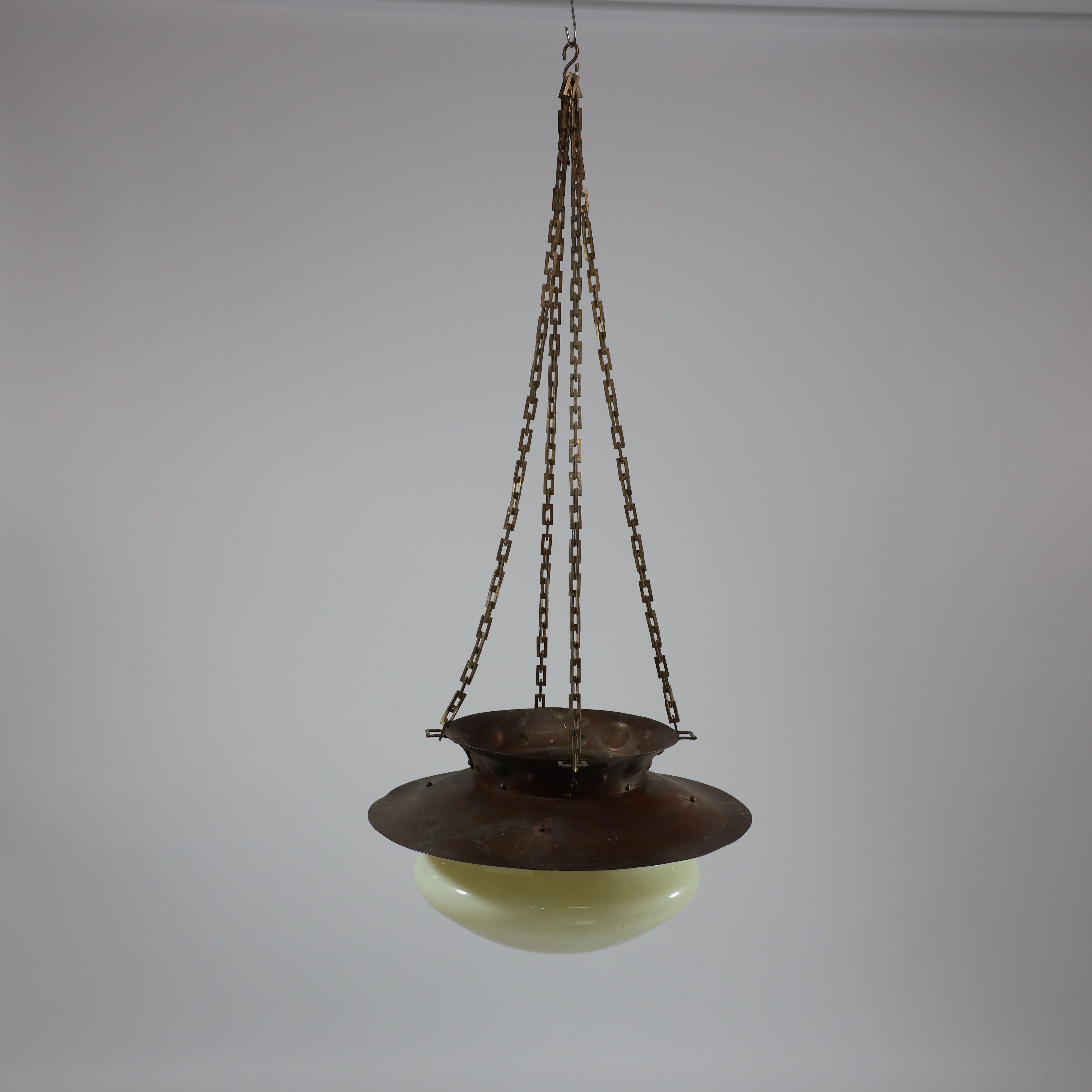 Inglese The Guild of Handicraft di Birmingham. Una rara lampada circolare e in rame di Arts and Crafts in vendita
