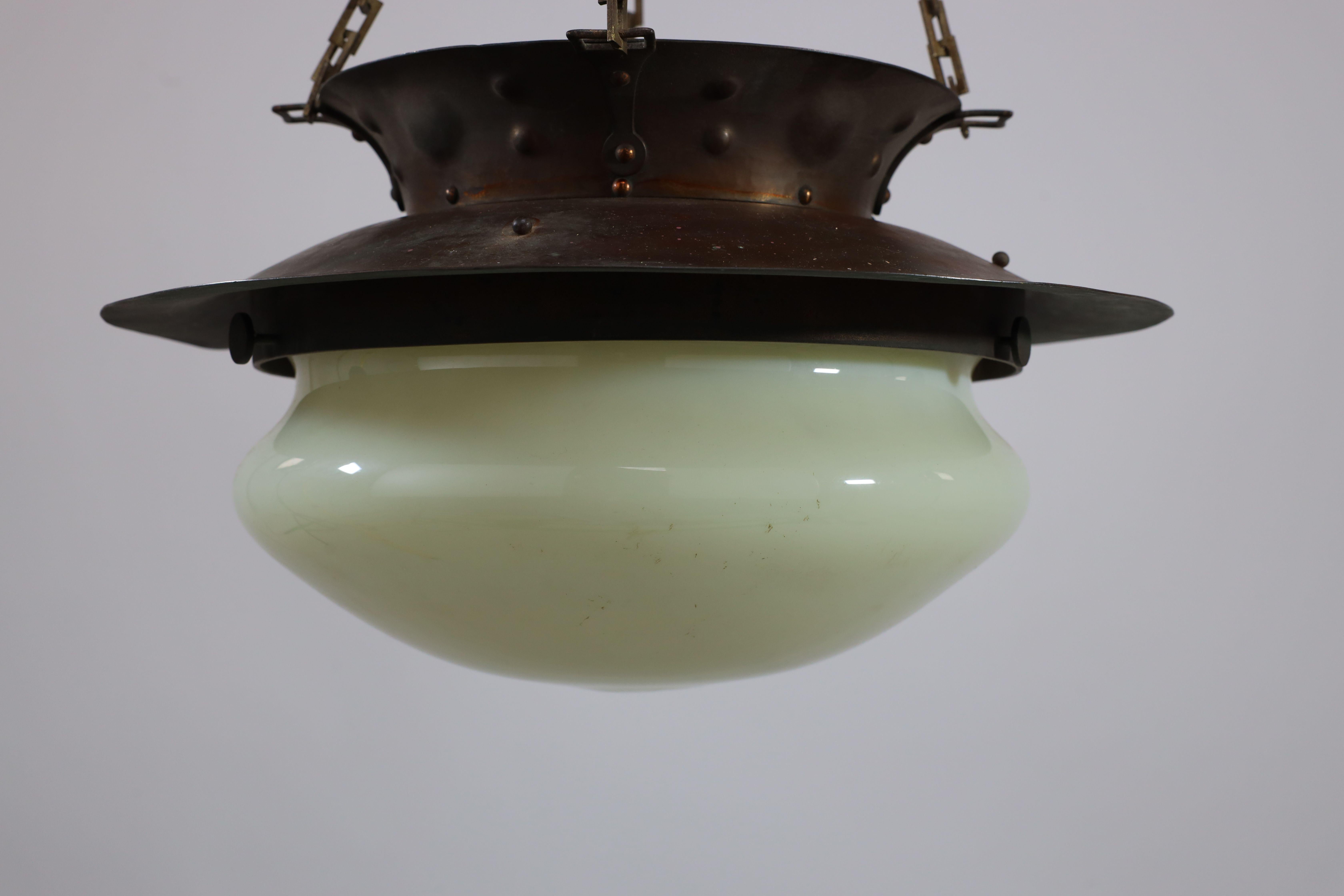 Rame The Guild of Handicraft di Birmingham. Una rara lampada circolare e in rame di Arts and Crafts in vendita