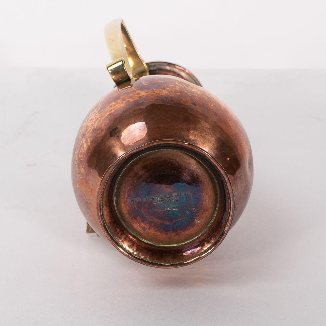 Birmingham Guild of Handicraft. An Arts & Crafts copper and brass chocolate jug For Sale 8