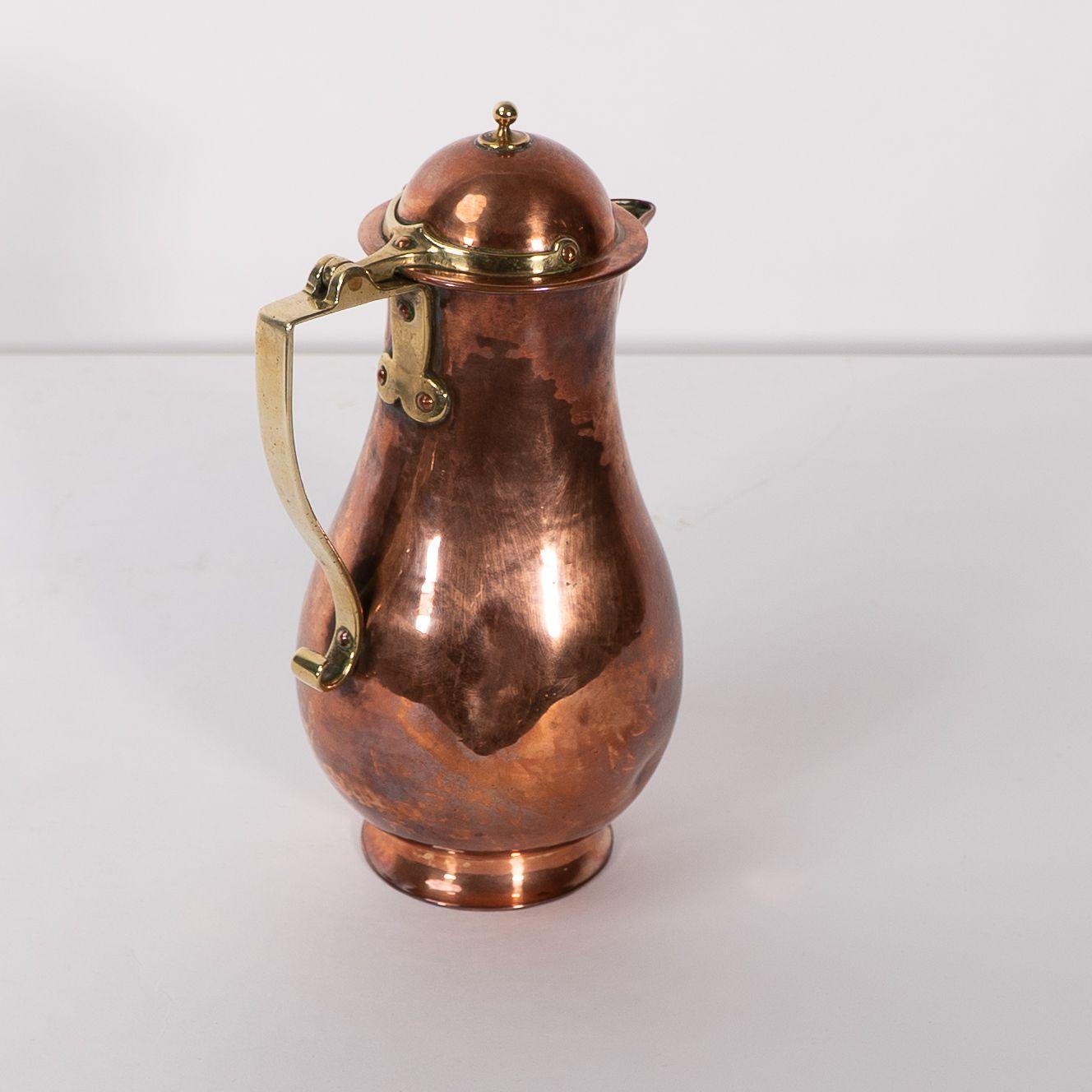 Birmingham Guild of Handicraft. An Arts & Crafts copper and brass chocolate jug For Sale 1