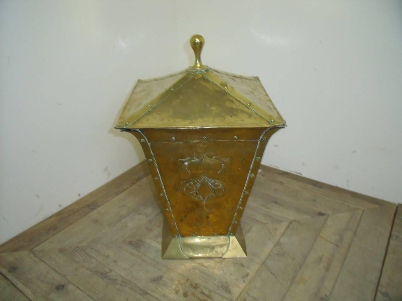 Birmingham Guild of Handicraft attributed, Arts & Crafts brass coal bucket with stylized hand-formed pomegranates. 
Retaining the original liner.

The Birmingham Guild of Handicraft was established in 1890 by local admirers of William Morris and